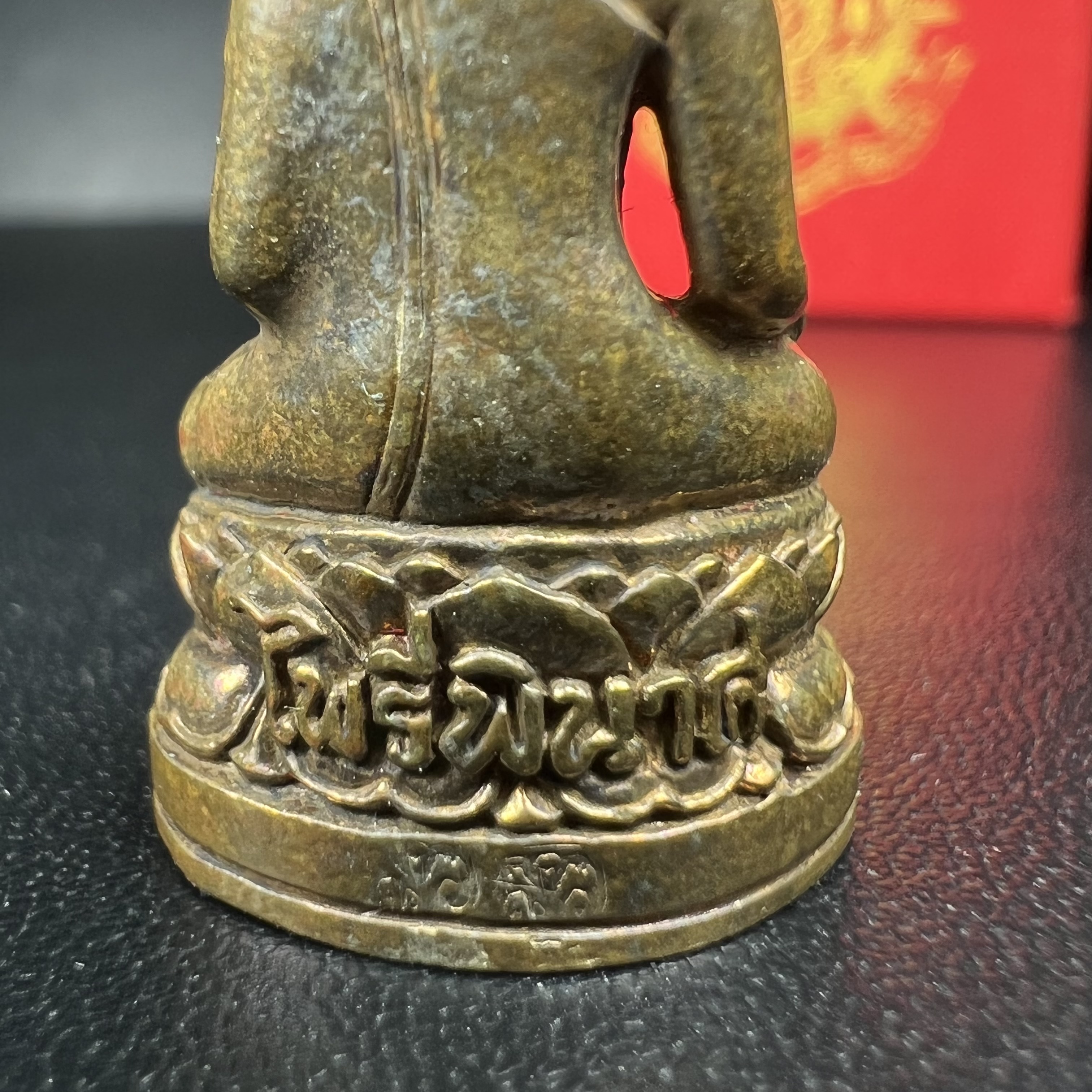 พระกริ่งไพรีพินาศ เฉลิมพระเกียรติ พระบาทสมเด็จพระเจ้าอยู่หัวรัชกาลที่9 พระชนมพรรษา 6 รอบ ปี2542เนื้อสัมฤทธิ์(บรรจุเหล็กไหล)ดีนอก-ดีใน(องค์นี้เป็นเนื้อสัมฤทธิ์ พิเศษกรรมการ ตอก 2 โค๊ต หมายเลข ๒๓๕๗)หายาก