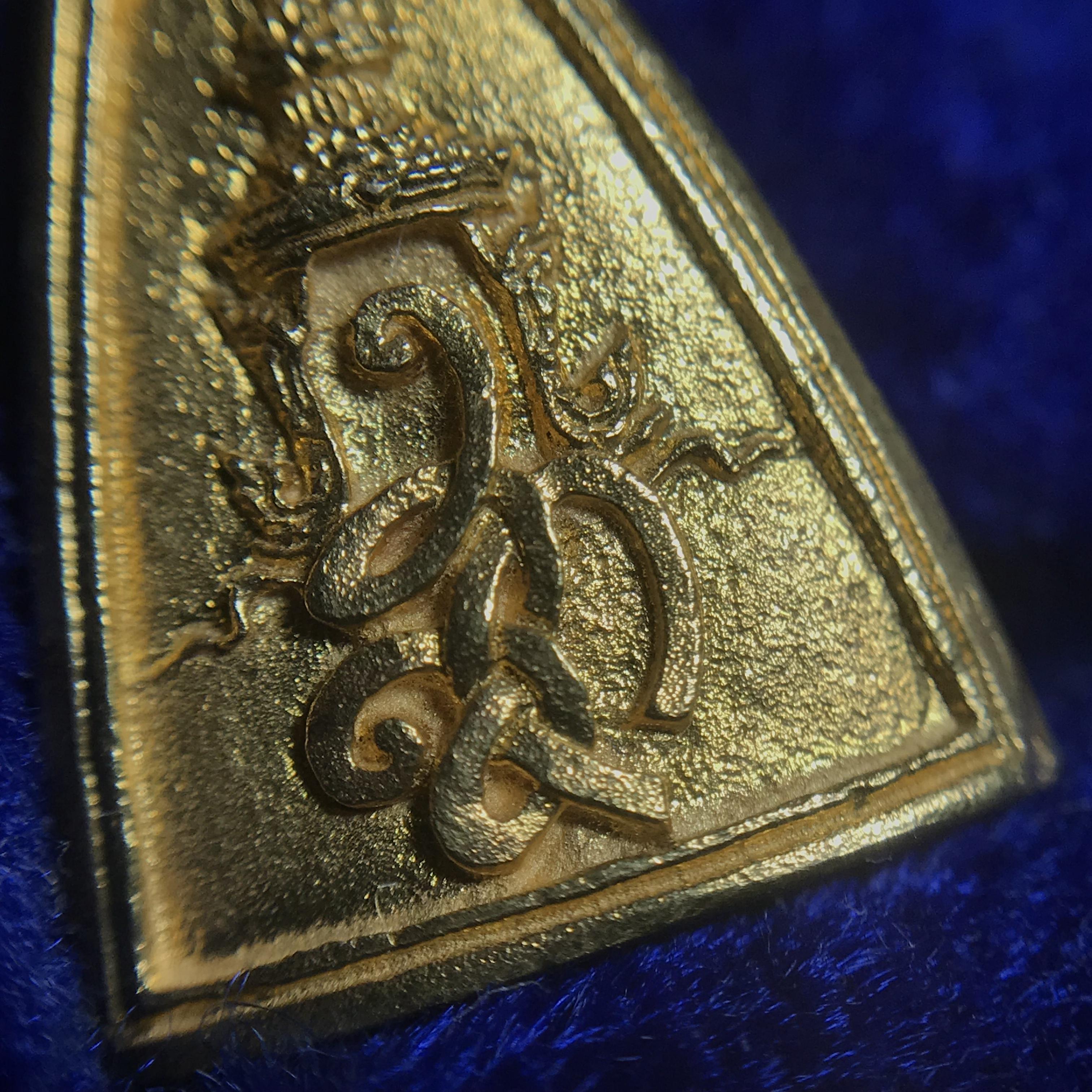 พระสมเด็จนางพญา ส.ก. ปี2535 เนื้อทองคำ พิมพ์เล็ก 5รอบพระราชินี หลวงปู่โต๊ะปลุกเสก(ในหลวงและพระราชินีเสด็จในพิธี) พร้อมกล่องบรรจุเดิม(นิยม)