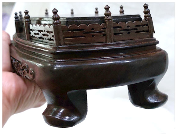 💥SALE!💥กี๋หรือฐานไม้มีซุ้มรั้ว สี่เหลี่ยมผืนผ้า หน้าท๊อปยาว21cmx8.5cm