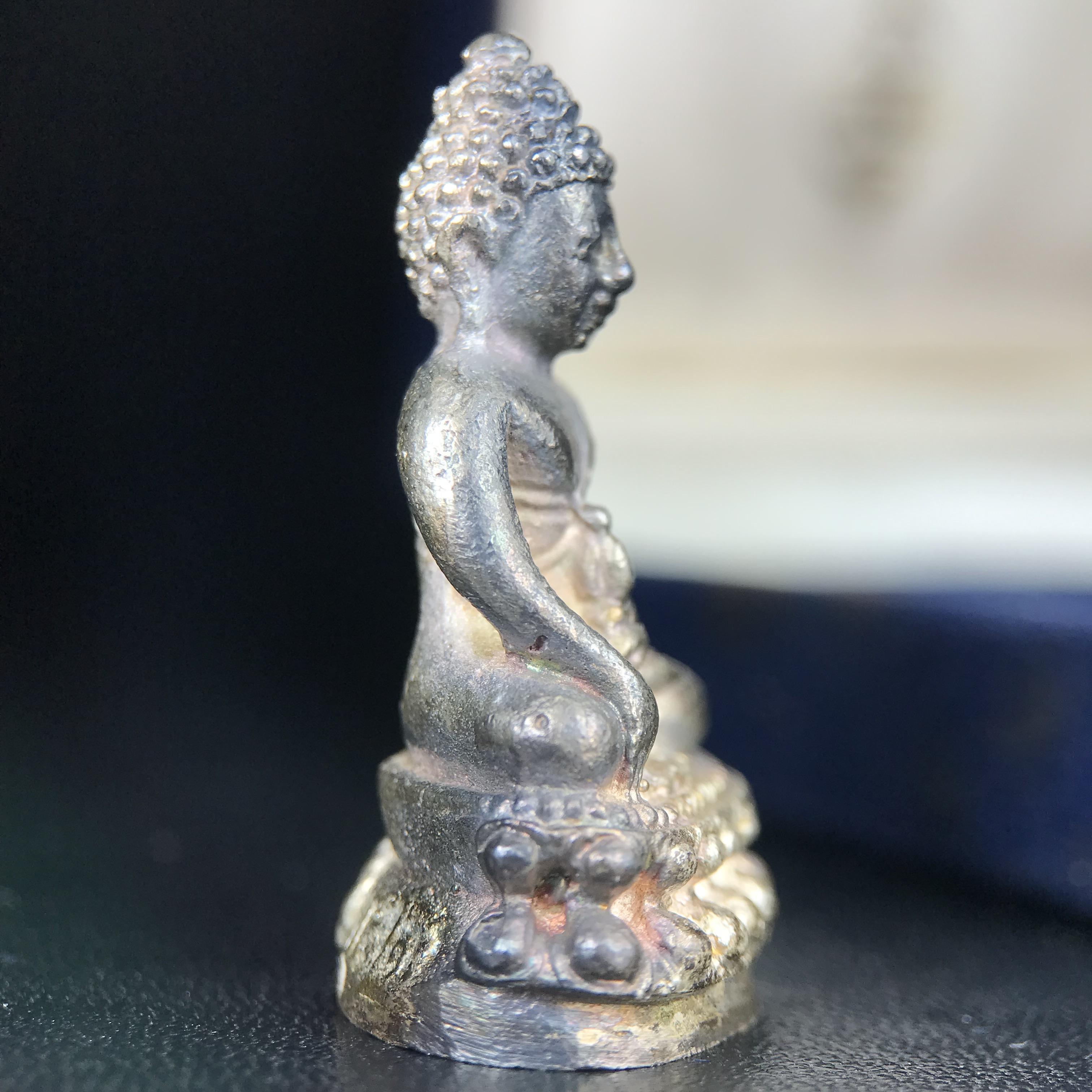 พระกริ่งศาสดา ภปร. วัดบวรนิเวศวิหาร ปี 2532 จัดสร้างในโอกาสสองทศวรรษรามาธิบดี เพื่อศูนย์การแพทย์สิริกิติ์ เนื้อเงิน(ผิวเดิมสวยงาม) (พิธีใหญ่ มวลสารมงคล สวยงามเข้มขลัง)สมเด็จพระญาณสังวร สมเด็จพระสังฆราชฯเสด็จเททอง***ตอกโค๊ตหมายเลข ๒๙๘***