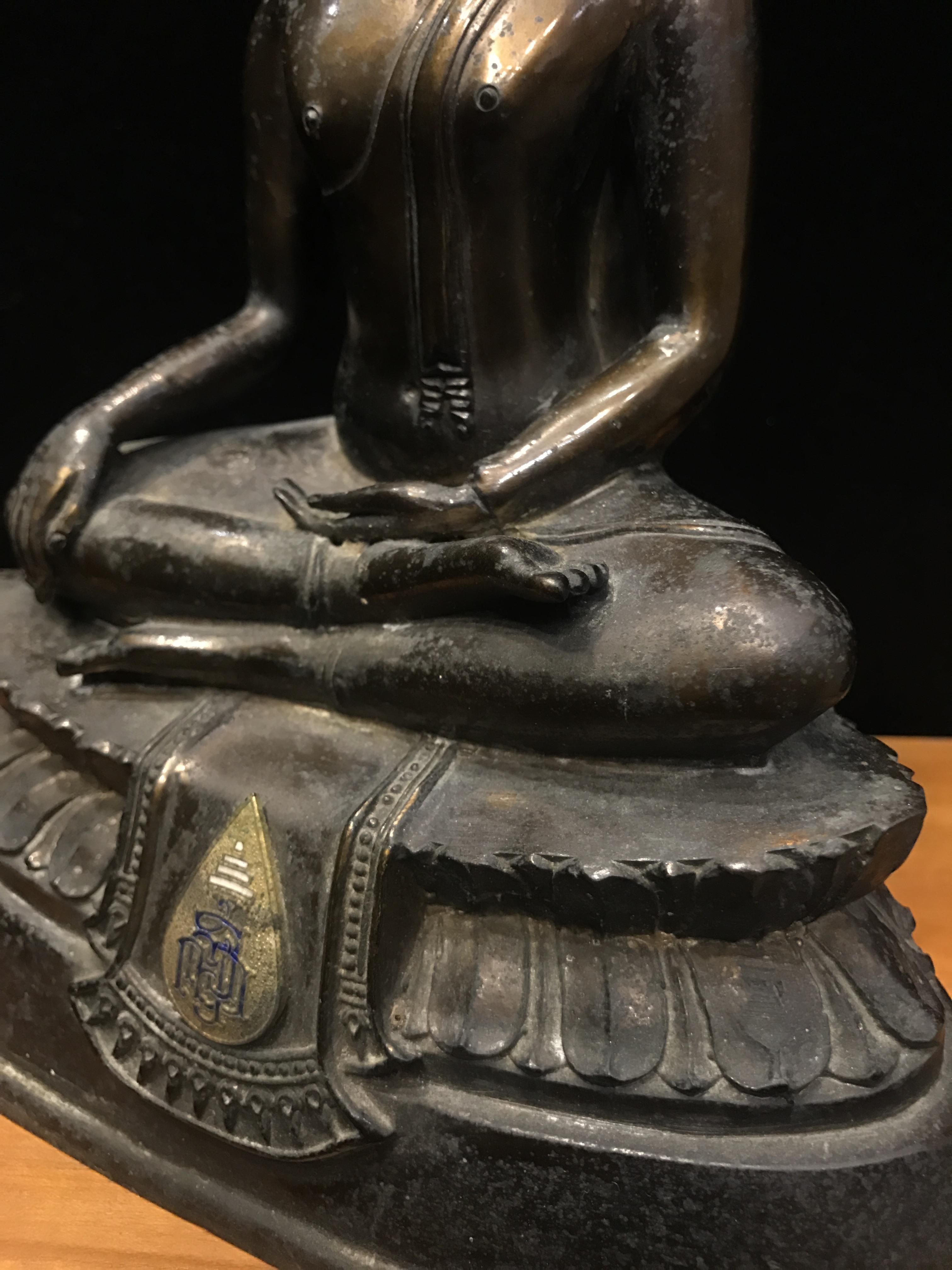 พระบูชา ตราสัญลักษณ์ ญสส. วัดบวรนิเวศราชวรวิหาร จัดสร้างโดยบริษัทเซ็นทรัล ขนาดหน้าตัก 5 นิ้ว