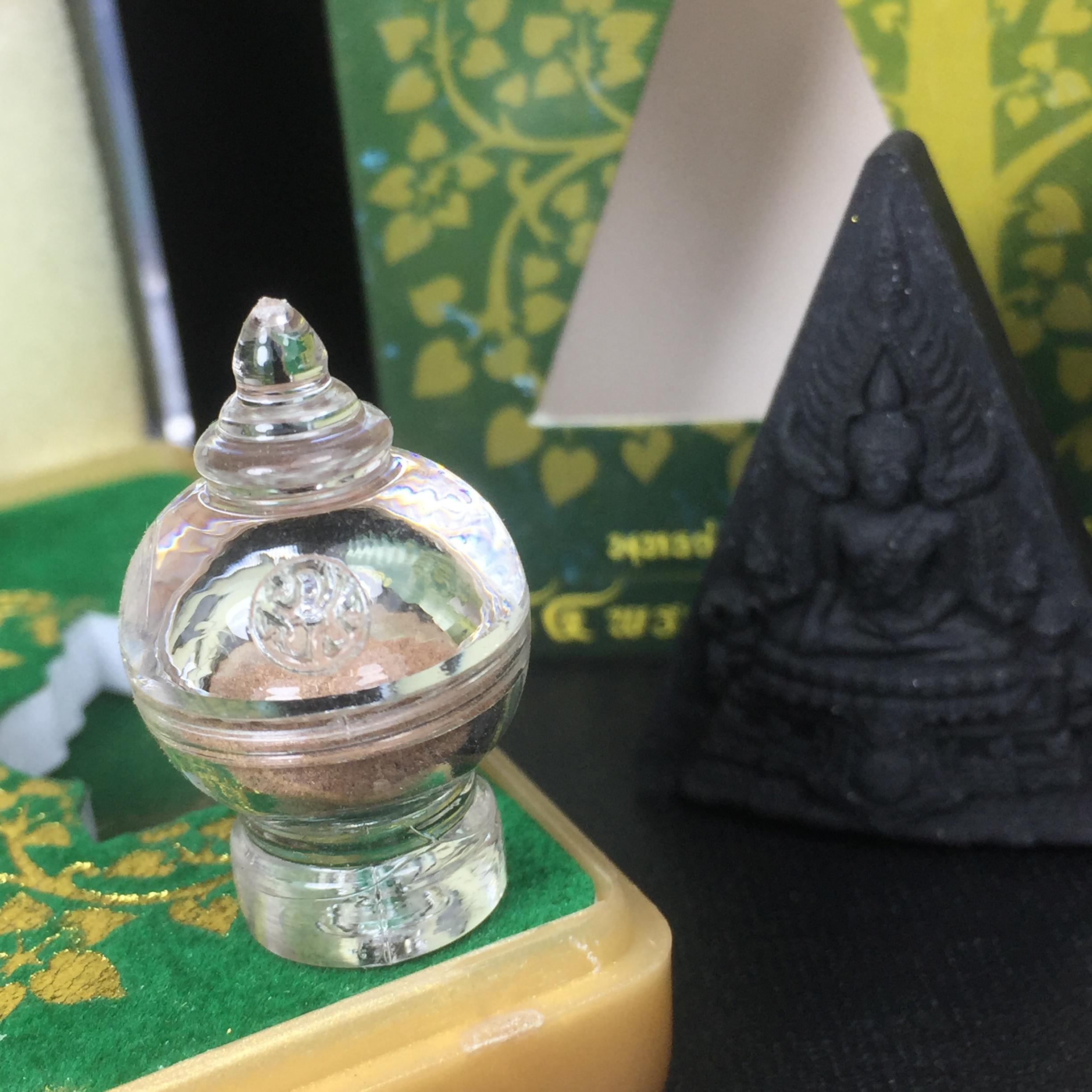 พระพุทธชินราช(จำลอง)ภปร. 84พรรษา เนื้อผง หลัง ภ.ป.ร. (พระราชทานมวลสาร จิตรลดาและเส้นพระเจ้า ร.9(เส้นผม))