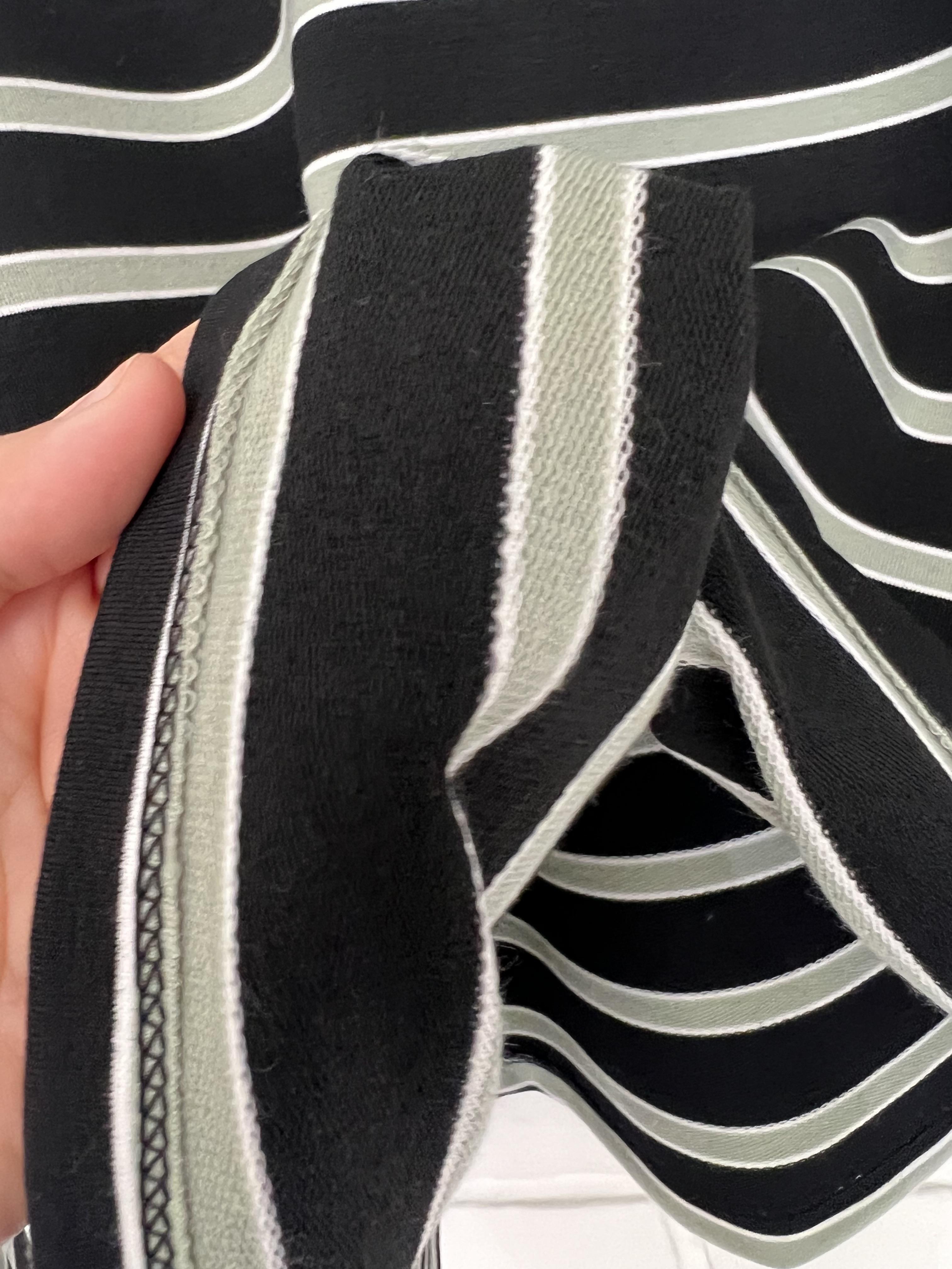 คอกลมริ้วใหญ่แขนยาว