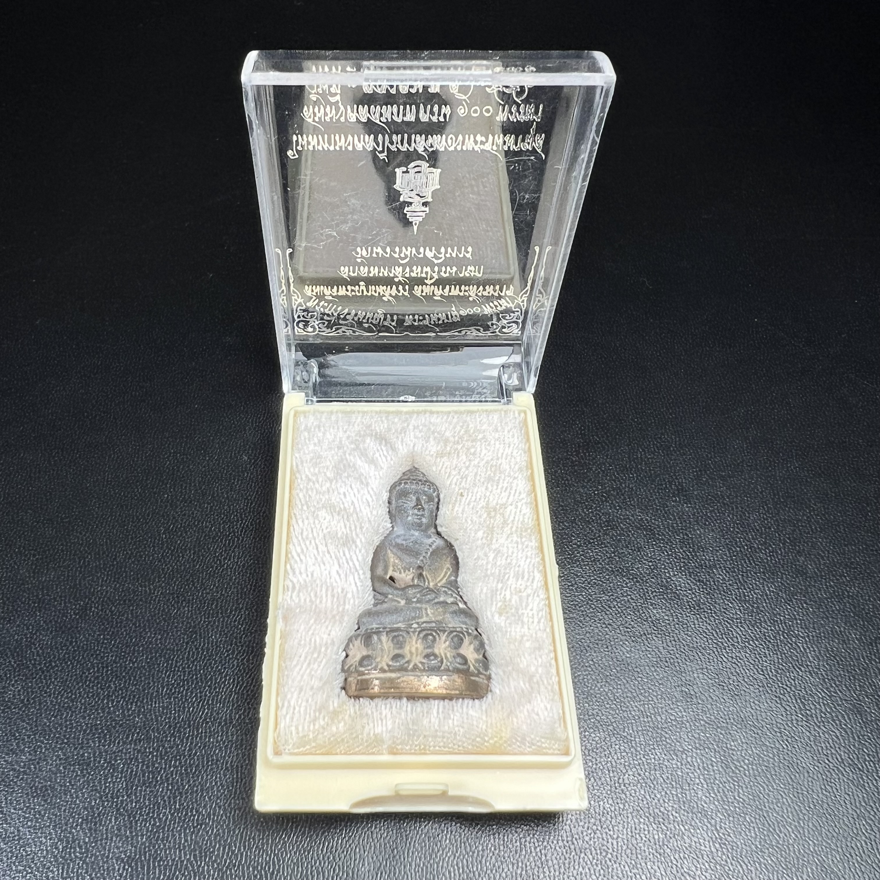 พระกริ่งชินบัญชรฉลองพระชันษา 100 ปี สมเด็จพระญาณสังวร วัดบวรนิเวศวิหาร ปี 2556 เนื้อนวโลหะผสมทองคำก้นทองแดง พิธีใหญ่ มวลสารเด่น นิยม(1 ใน 2556 องค์)