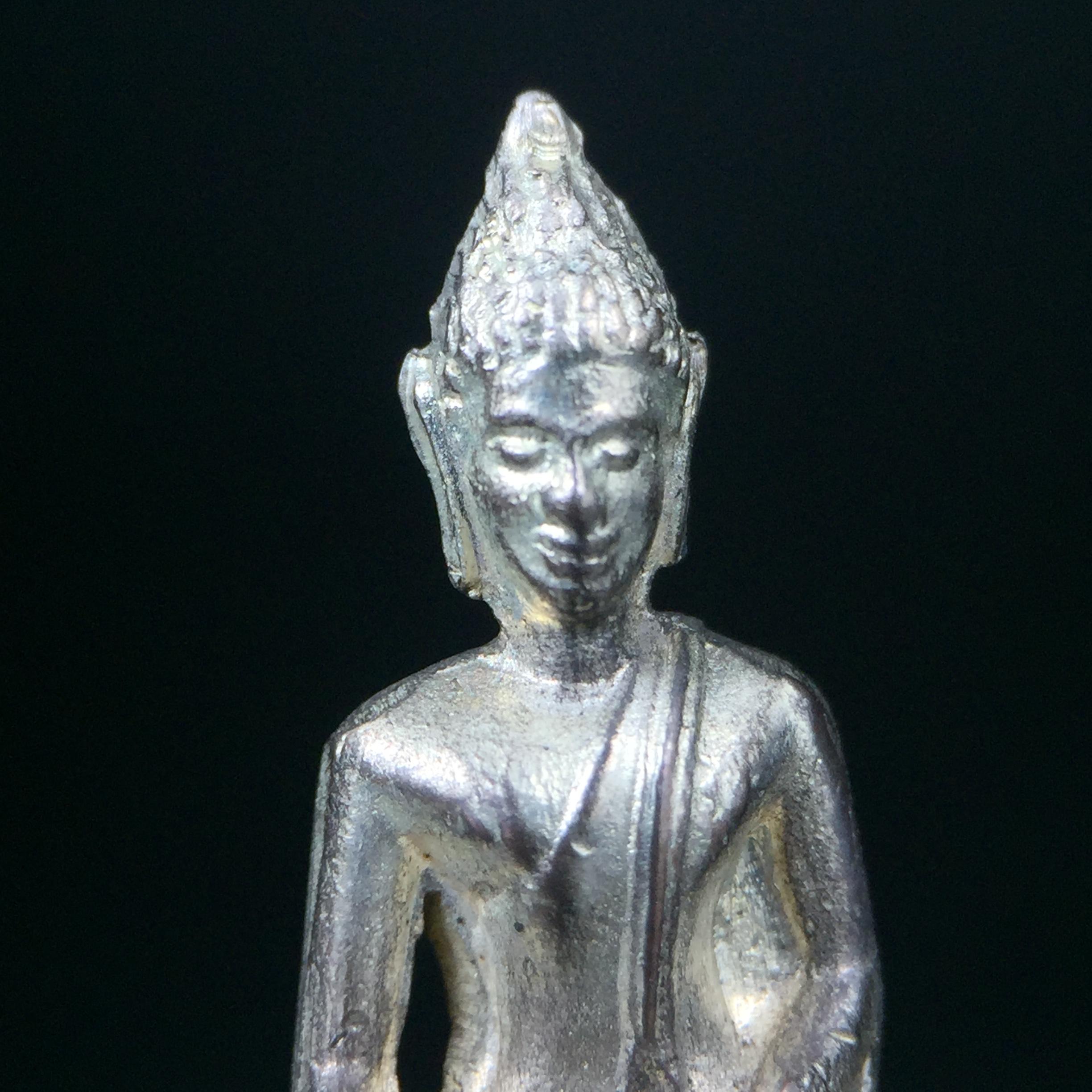 พระกริ่ง ภปร.(รุ่นแรก) วัดบวรนิเวศวิหาร พ.ศ.2508 กะไหล่เงินเดิม(กรรมการ)พิมพ์นิยม(ก้นตะไบหยาบ)สภาพคัดสวยเดิม(ในหลวงรัชกาลที่9ทรงเสด็จเททอง)พบเจอน้อยหายากมาก