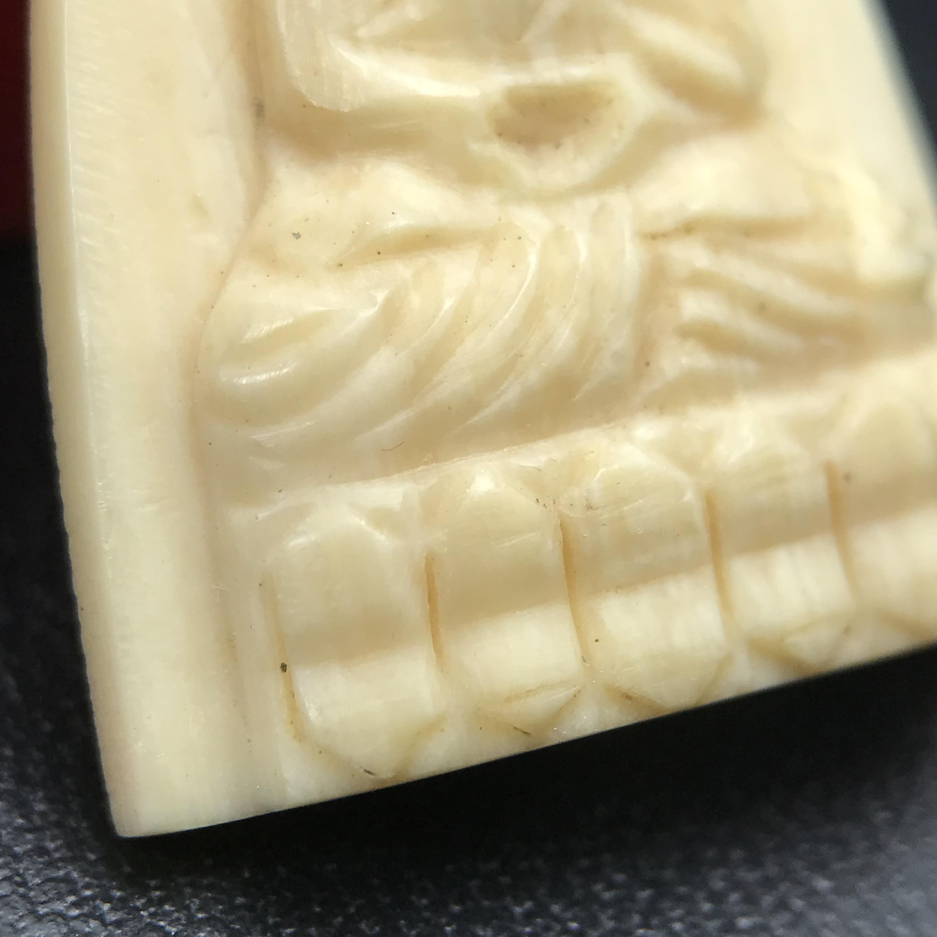 สมเด็จหลวงพ่อทวด รุ่นคชสารหมื่นปี (ศิลปาชีพ) วัดช้างให้ ปี 2541โดยมีท่าน อ.นอง วัดทรายขาว เป็นเจ้าพิธี และมีเกจิร่วมปลุกเสก 108 รูป บรรจุผงว่านเก่าและดินกากยายักษ์(พิมพ์ใหญ่เตารีด)พร้อมกล่องบรรจุครบ นิยมหายาก***องค์นี้ผิวสวยงานแกะพุทธศิลป์สวยงดงาม***