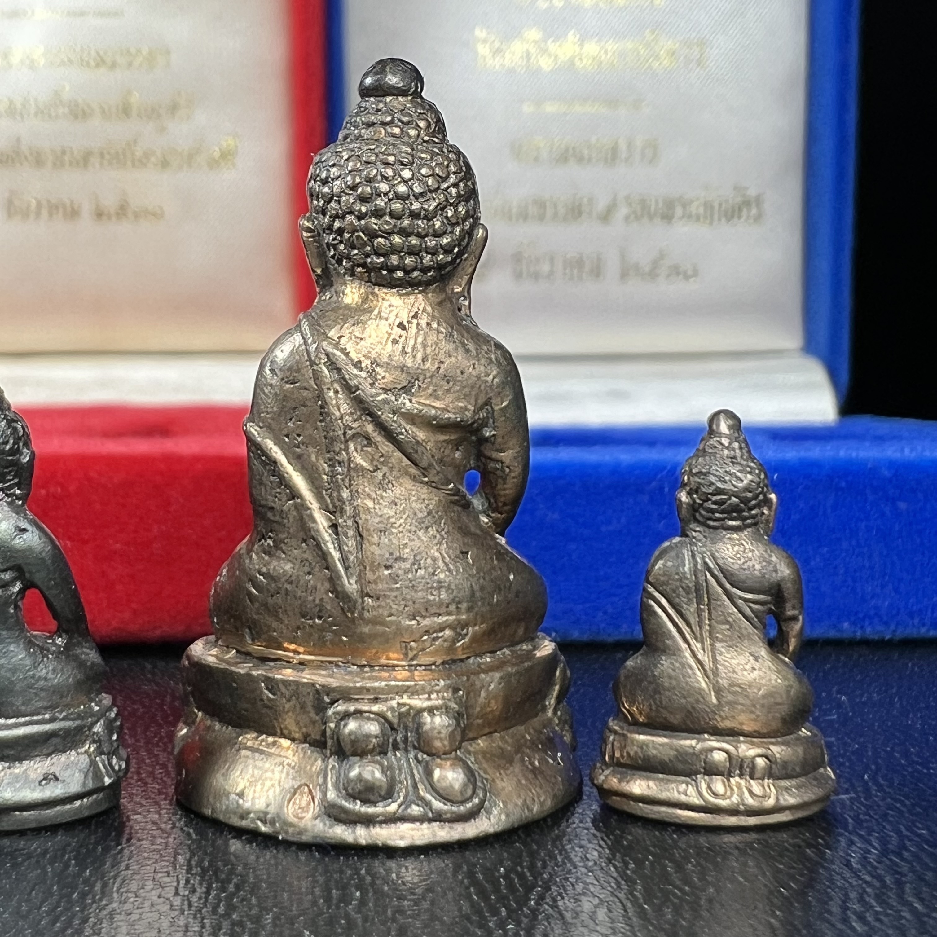 พระกริ่งคู่แฝดหายากมากที่จะมาคู่กันได้!! จัดสร้างในวาระพระบาทสมเด็จพระเจ้าอยู่หัวรัชกาลที่ 9 เจริญพระชนมพรรษา 5 รอบนักษัตริย์ พระกริ่ง-พระชัยวัฒน์ วัดบวรนิเวศวิหาร ปี 2530 + พระกริ่ง-พระชัยวัฒน์ นวราชบพิตร วัดตรีทศเทพ ปี 2530)(ในหลวงรัชกาลที่9เสด็จเททอง)