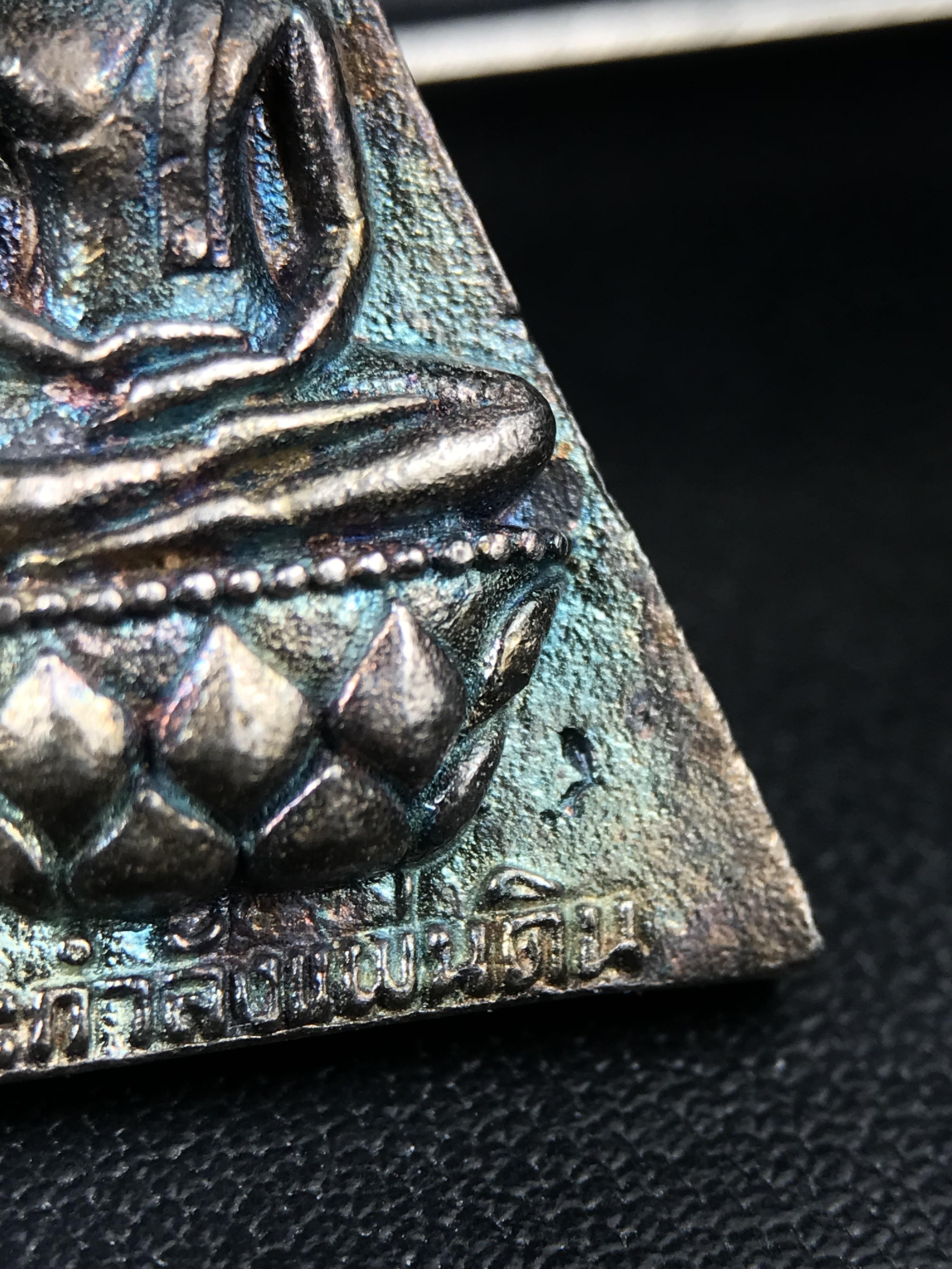 พระกำลังแผ่นดิน (สมเด็จจิตรลดา2) จัดสร้างเฉลิมพระเกียรติในหลวงรัชกาลที่ 9 ครองราชย์ 50 ปี 2539 เนื้อเงิน(ผิวเดิม รุ้งๆสวย(สร้างน้อยหายาก) (1ใน 2539 องค์)พร้อมกล่องบรรจุเดิมพระดี พิธีใหญ่ อีกหนึ่งรุ่นที่แนะนำ ***เนื้อเงินผิวแบบนี้หายากพบเจอน้อย***