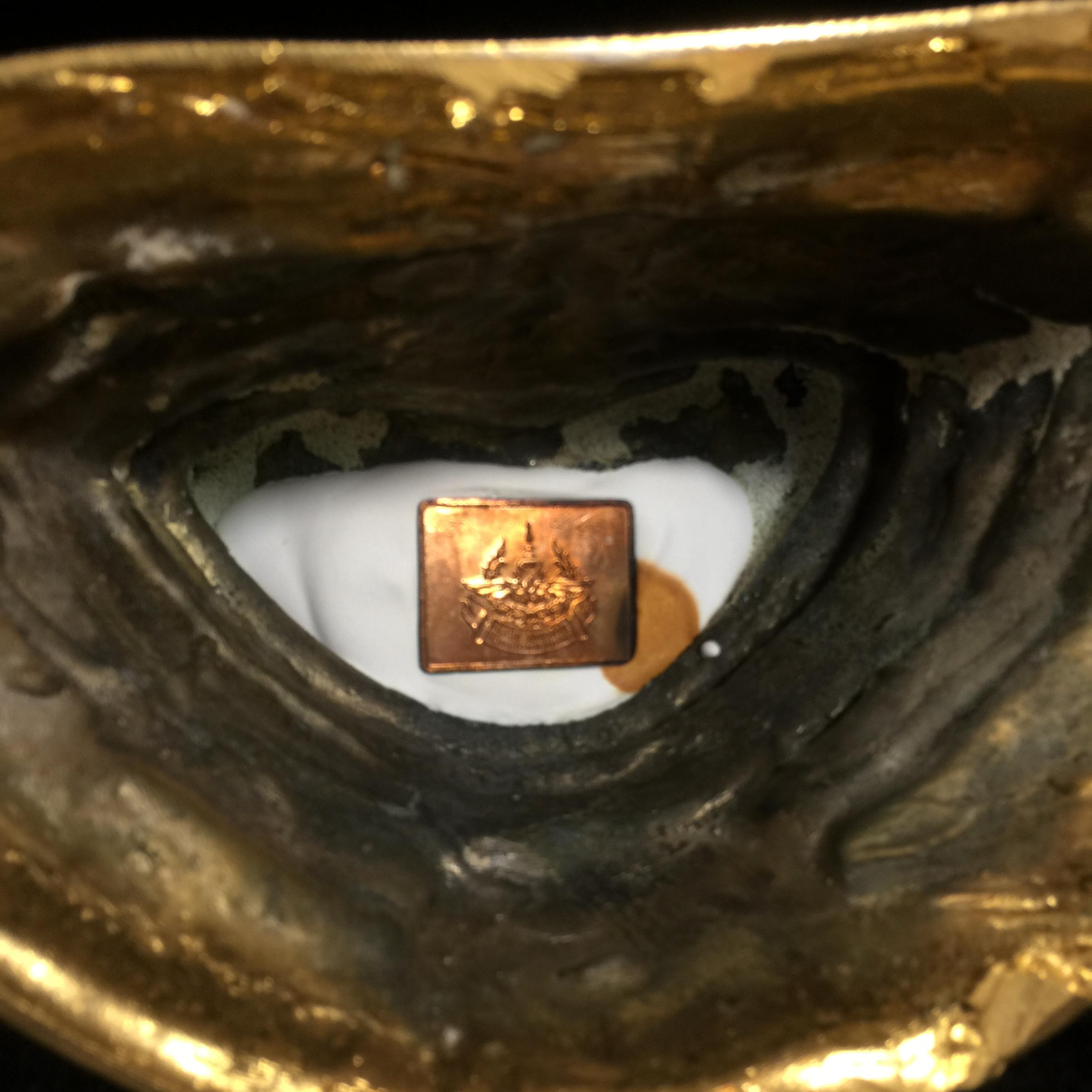 พระบูชาพระพุทธศิรมงคล ภปร. วัตถุมงคลคุ้มเกล้าปี2524 ของมูลนิธิคุ้มเกล้า โรงพยาบาลภูมิพลจัดสร้าง ขนาดหน้าตัก5นิ้ว(ในหลวงรัชกาลที่9 ทรงจุดไฟพระฤกษ์และเททอง พิธีใหญ่)ยอดนิยมหายาก