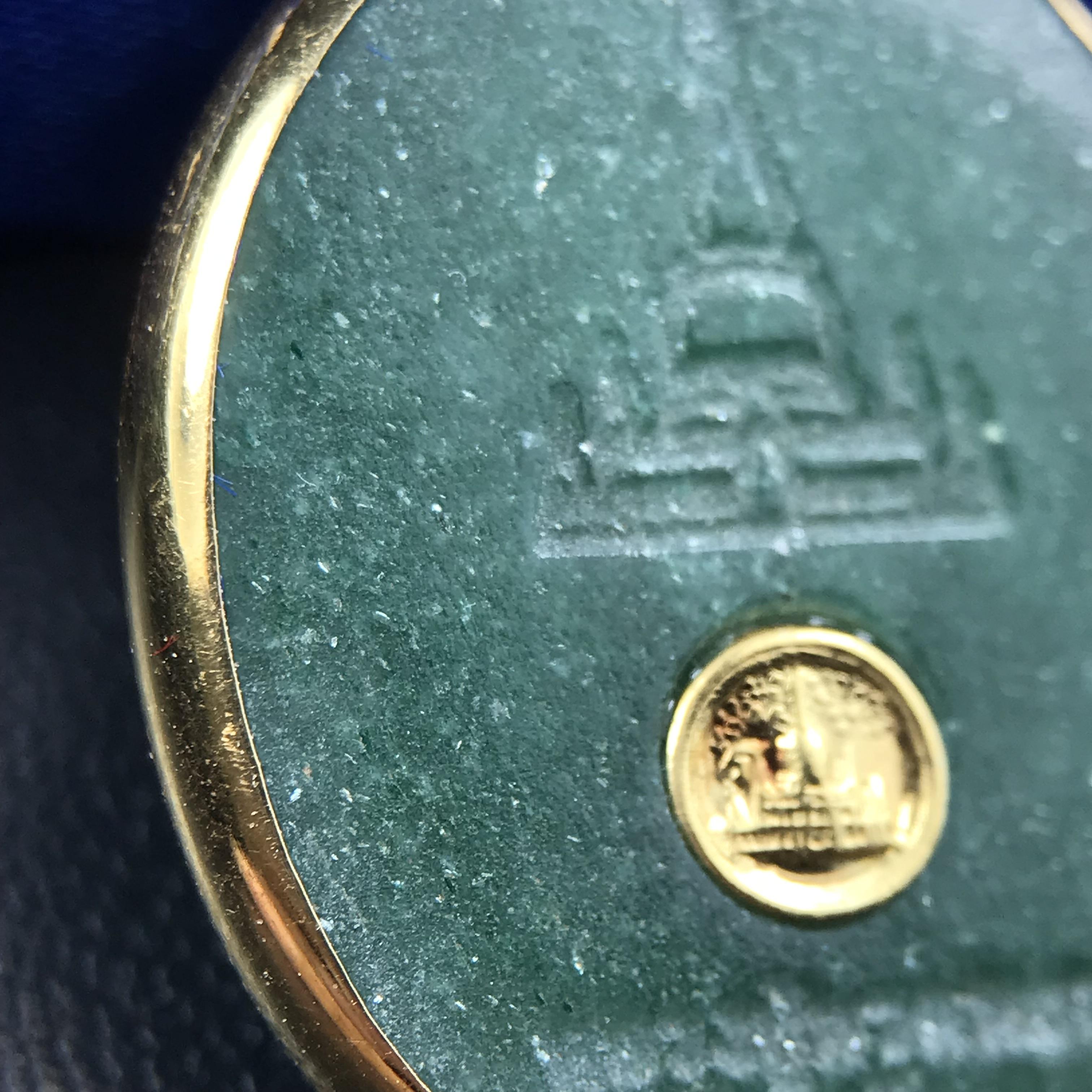 หลวงปู่ทวด วัดพะโคะ จ.สงขลา ปี 2543 เหรียญหยกรูปไข่(เลี่ยมทองคำ) ขนาด 2.2 x 2.5 ซม. ด้านหลังแผ่นโค๊ตทองคำ สร้างโดยสมาคมชาวเพชรบุรี “สมเด็จเจ้าพะโคะหลวงปู่ทวดเหยียบน้ำทะเลจืด” ครั้งแรกแห่งประวัติศาสตร์(สวยงามเป็นของล้ำค่าหายากมาก)สภาพสวยสมบูรณ์