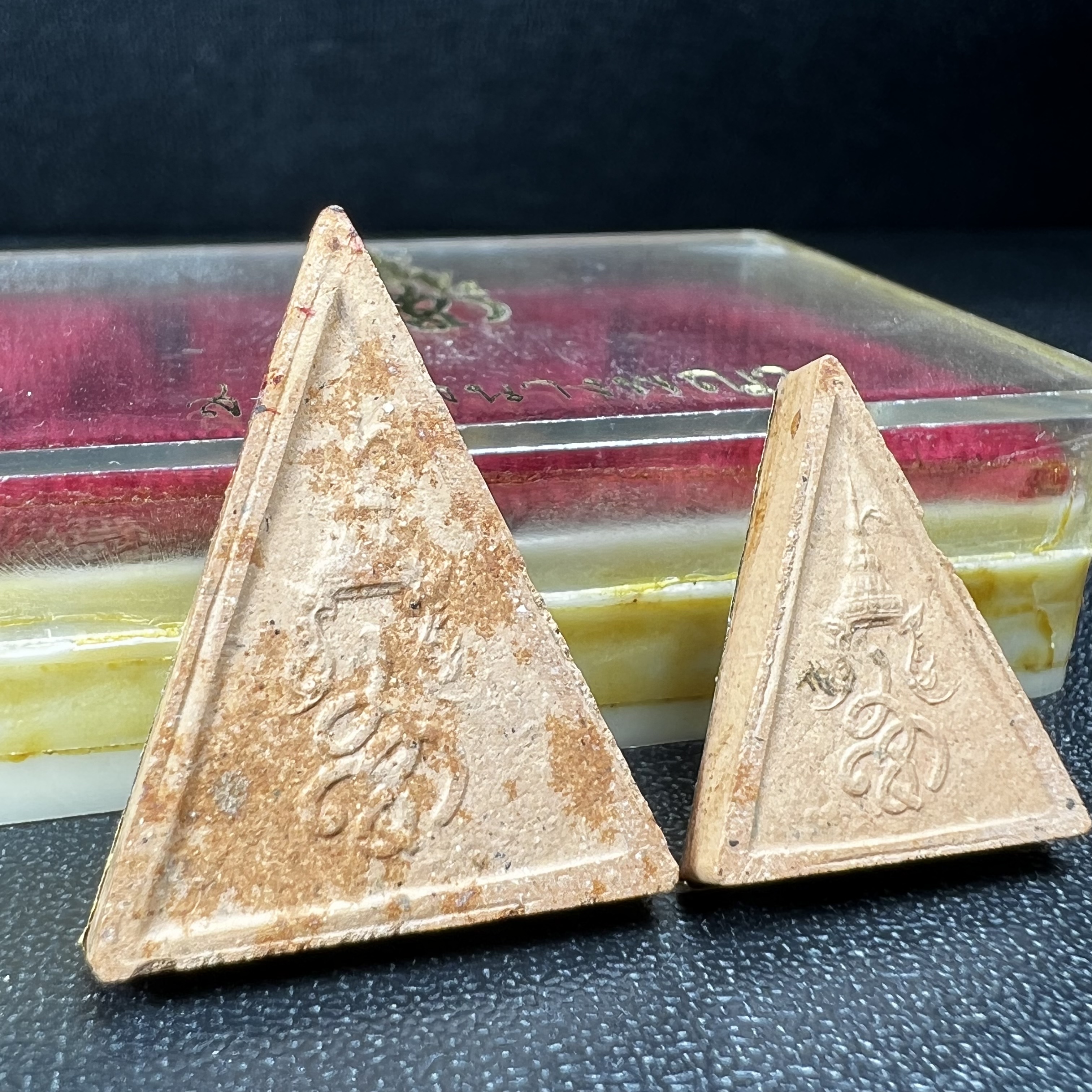 พระสมเด็จนางพญา สก. วัดบวรนิเวศวิหาร ปี2519 ชุดพิเศษกรรมการ หน้ากากทองคำ พิมพ์ใหญ่-เล็กกล่องบรรจุเดิม(ในหลวงรัชกาลที่9และสมเด็จพระราชินี เสด็จร่วมในพิธี)(พิธีใหญ่)(มวลสารดี)(พบเจอและหายากที่สุดในรุ่น)