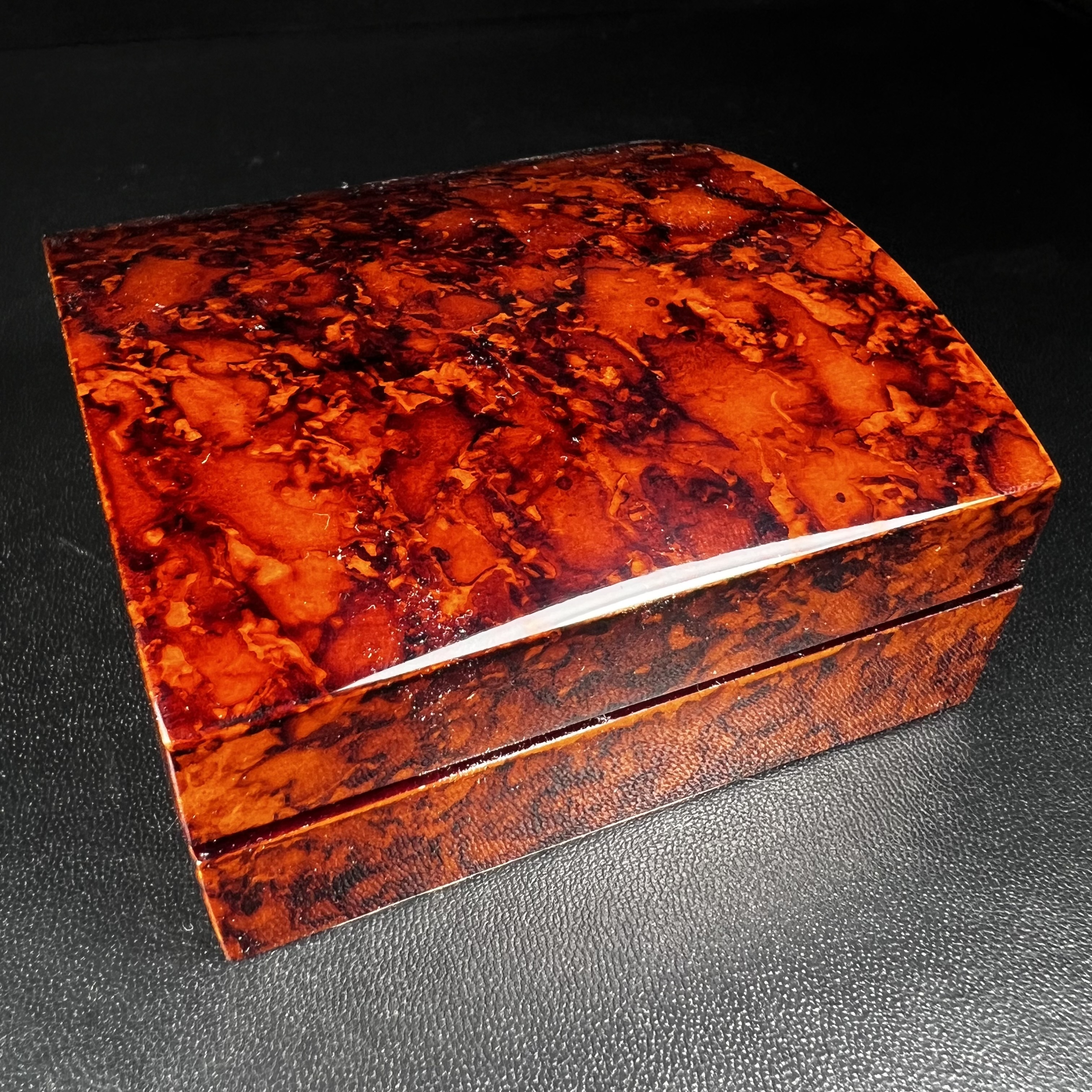 พระพุทธโสธร รุ่นสร้างอุโบสถหลังใหม่ พิธีพุทธาภิเษก ณ อุโบสถวัดโสธรวรารามวรวิหาร 18 พฤศจิกายน พ.ศ.2542 เนื้อสามกษัตริย์ องค์พระทองคำแท้ ฐานนาก ผ้าทิพย์ประดับเพชรแท้ หนักรวม 6.82g ขนาด 2.5x3.5 ซม.(องค์หมายเลข ๒๔๘)(พุธศิลป์สุดงดงาม อีกหนึ่งรุ่นยอดนิยม)หายาก