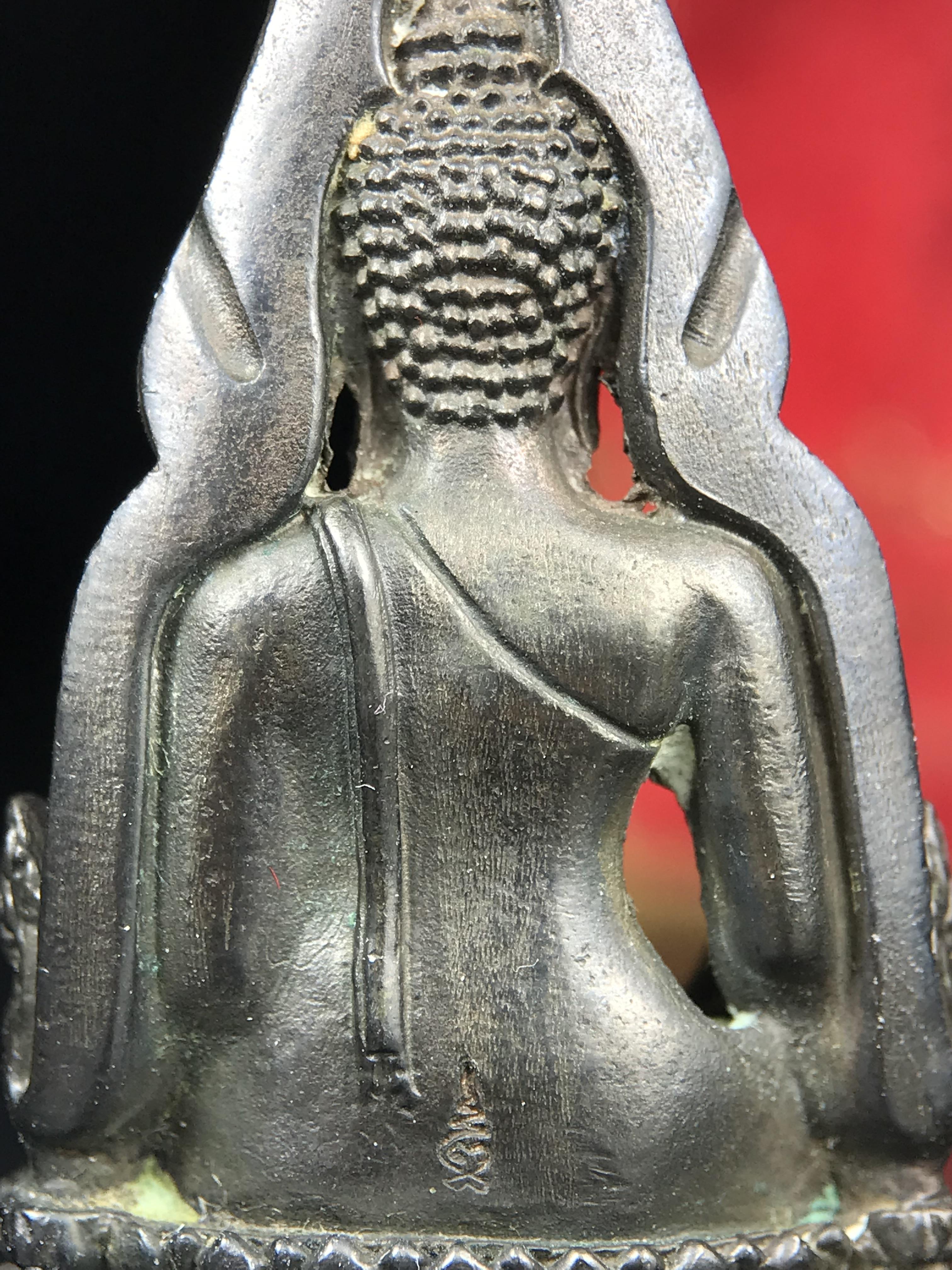 พระพุทธชินราชอินโดจีนมหาจักรพรรดิ อนุสรณ์ 100 ปี พิษณุโลกพิทยาคม (โรงเรียนชาย) พิธีจักรพรรดิมหาพุทธาภิเษก ปี 2542 เนื้อนวโลหะ(เต็มสูตรแก่ทองคำ) พิธีใหญ่มวลสารดีเกจิอาจารย์ยอดนิยมร่วมปลุกเสก*** ตอกโค้ดและหมายเลข*** 1 ใน 999 องค์ ยอดนิยมหายาก