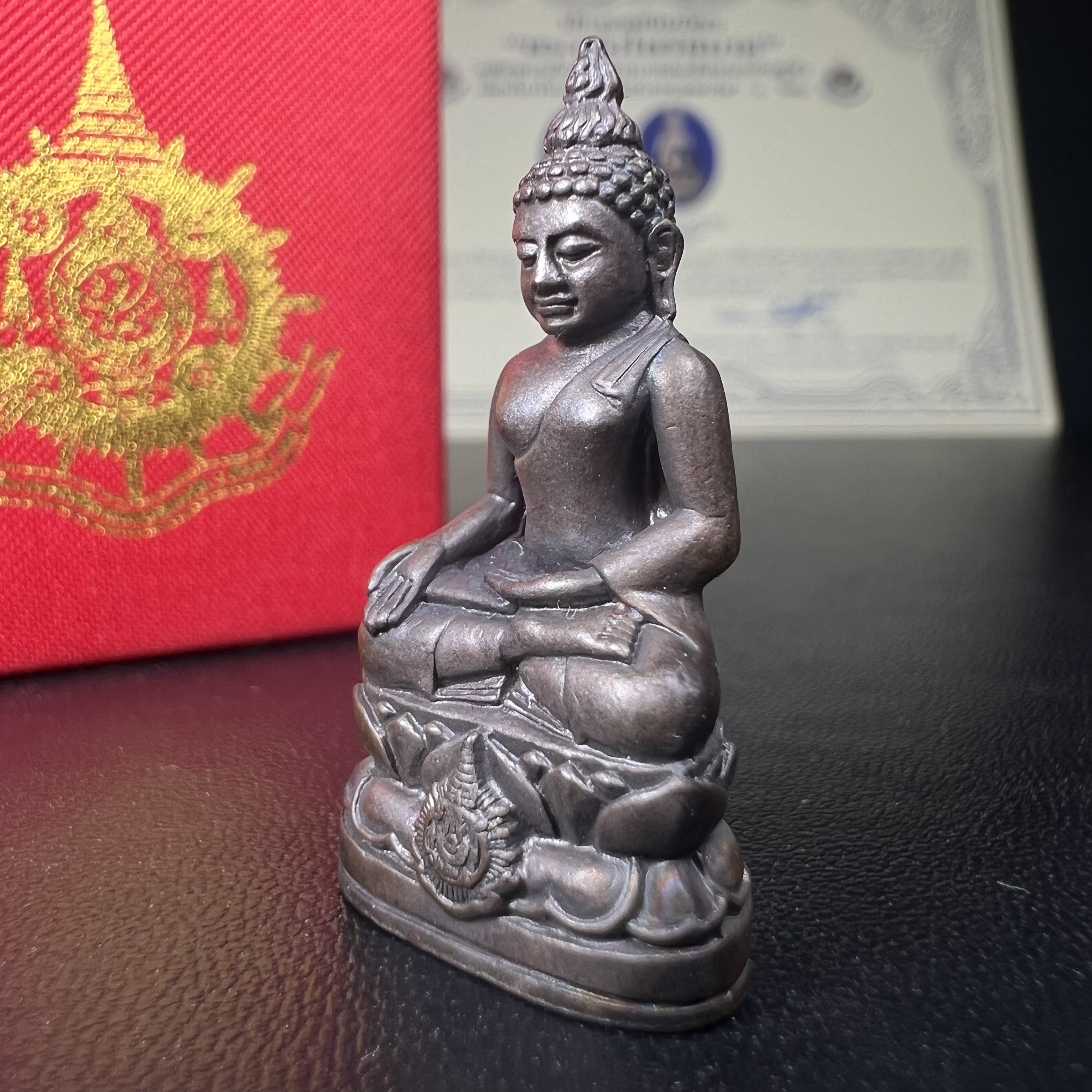 พระกริ่งไพรีพินาศ เฉลิมพระเกียรติ พระบาทสมเด็จพระเจ้าอยู่หัวรัชกาลที่9 พระชนมพรรษา 6 รอบ ปี2542 เนื้อนวโลหะผสมทองคำ(บรรจุเหล็กไหล)ดีนอก-ดีใน***องค์นี้สภาพสวยครบสมบูรณ์ มาพร้อมกล่องเดิมและใบรับรองจากผู้จัดสร้างแบบนี้หายากมาก***