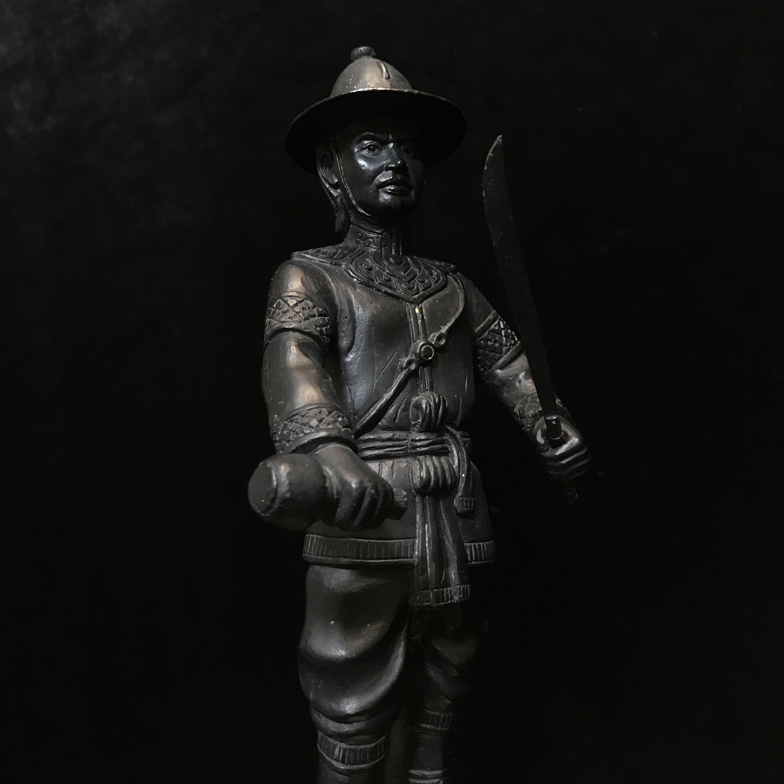 พระบรมรูปหล่อและเหรียญสมเด็จพระนเรศวรมหาราช ที่ระลึกครบ 100 ปี กองทัพภาคที่3 พ.ศ.2545