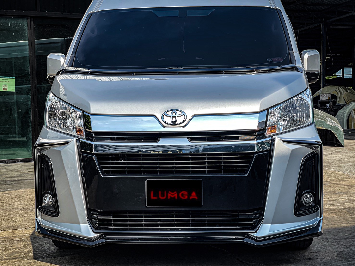 ชุดแต่ง Toyota Commuter 2019 สเกิร์ตหน้าสไตล์ Lumga (ลัมกา) 1 ชุด 4-6 ชิ้น