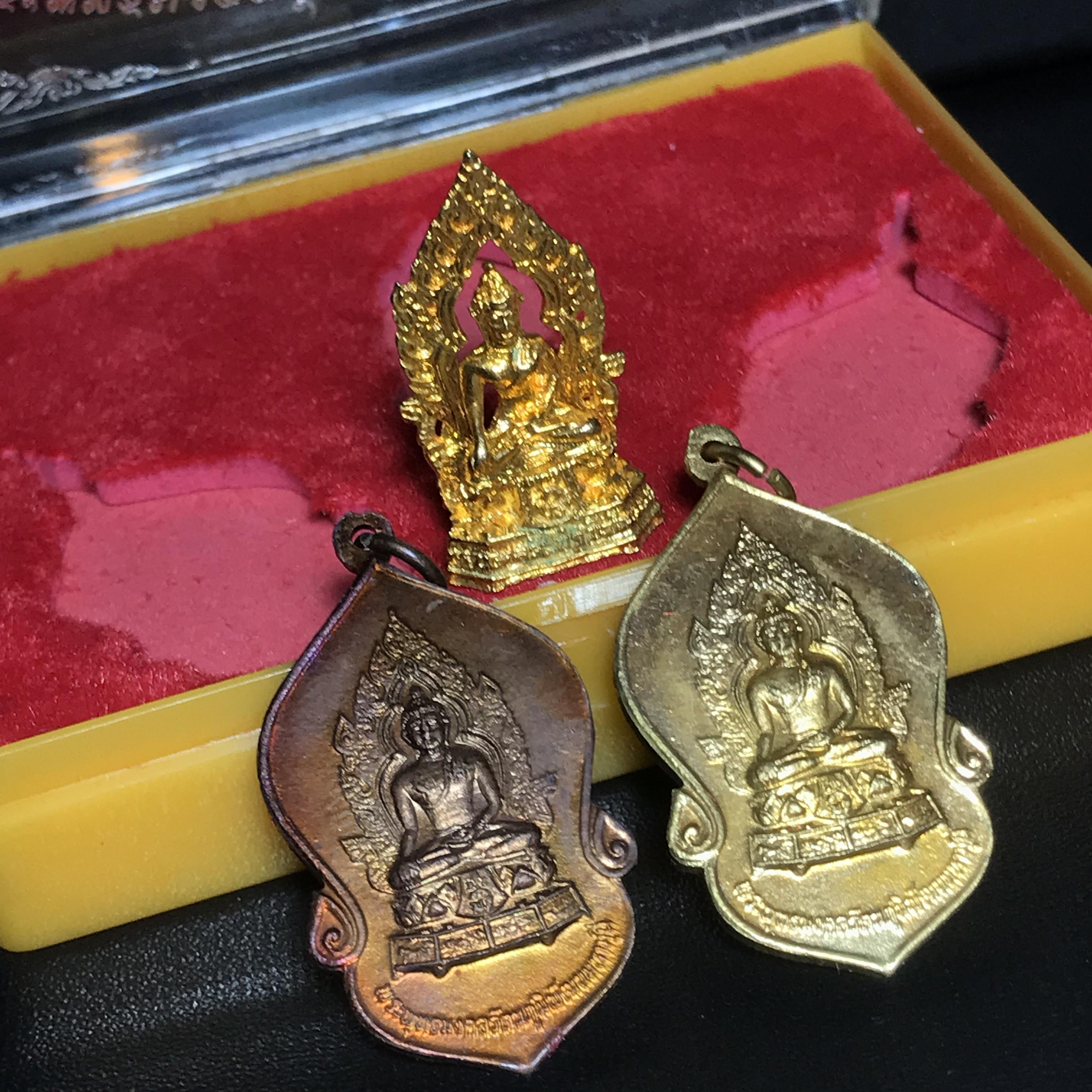 ชุดวัตถุมงคลพระพุทธมงคลรัตนภูมิพัฒนมหามุนี ภปร. วัดมงคลรัตนาราม วัดไทยในซานฟรานซิสโก สหรัฐอเมริกา ( Sanfrancisco USA.) ปี2523