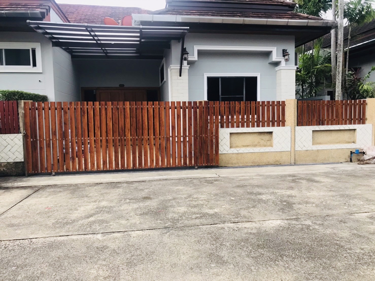 For Rent : Chalong, One-story semi-detached house, 3 bedrooms 2 bathrooms