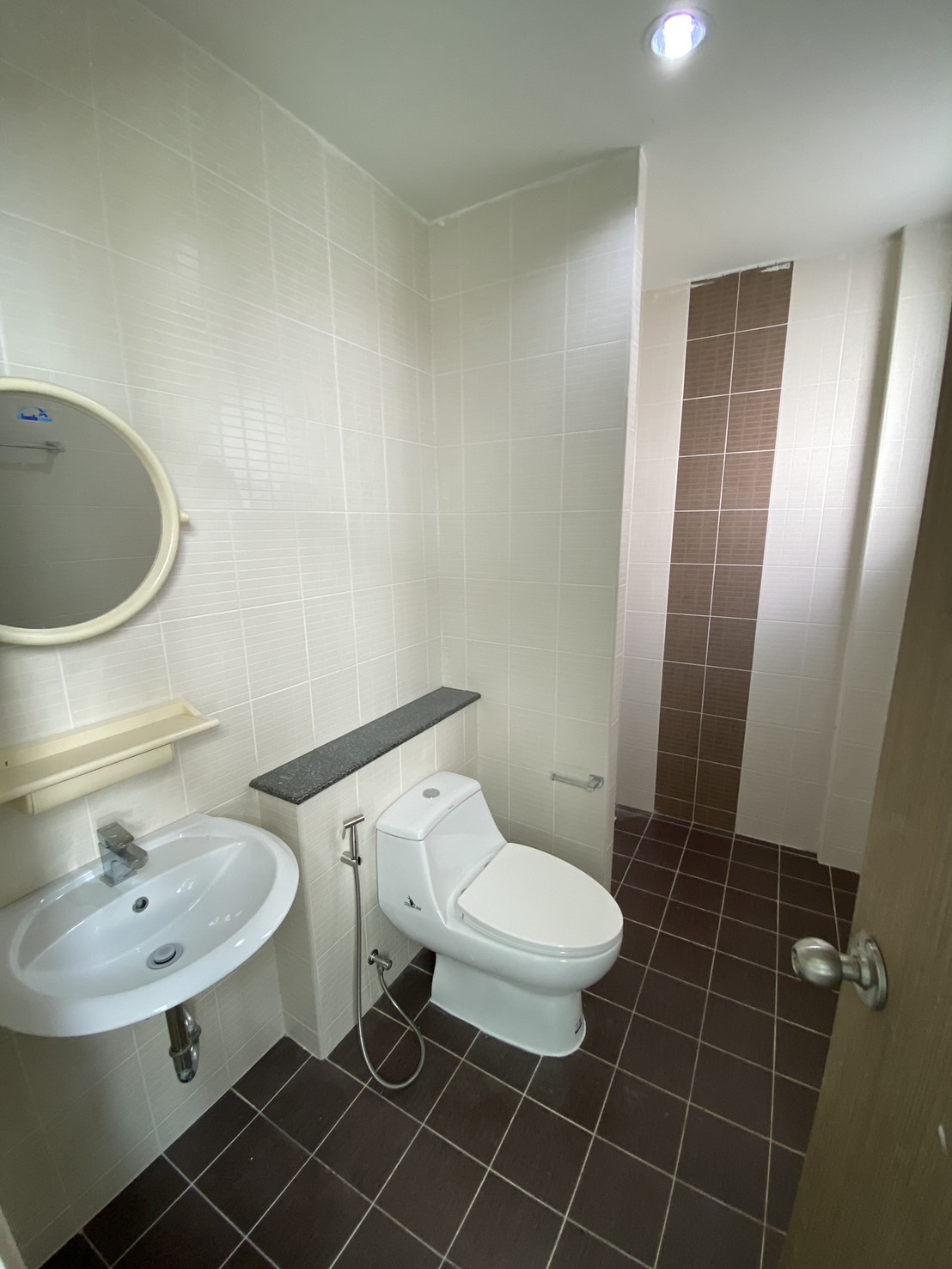 For Sales : Sea front, 2-Story commercial buildings, 3 Bedroom 6 Bathroom