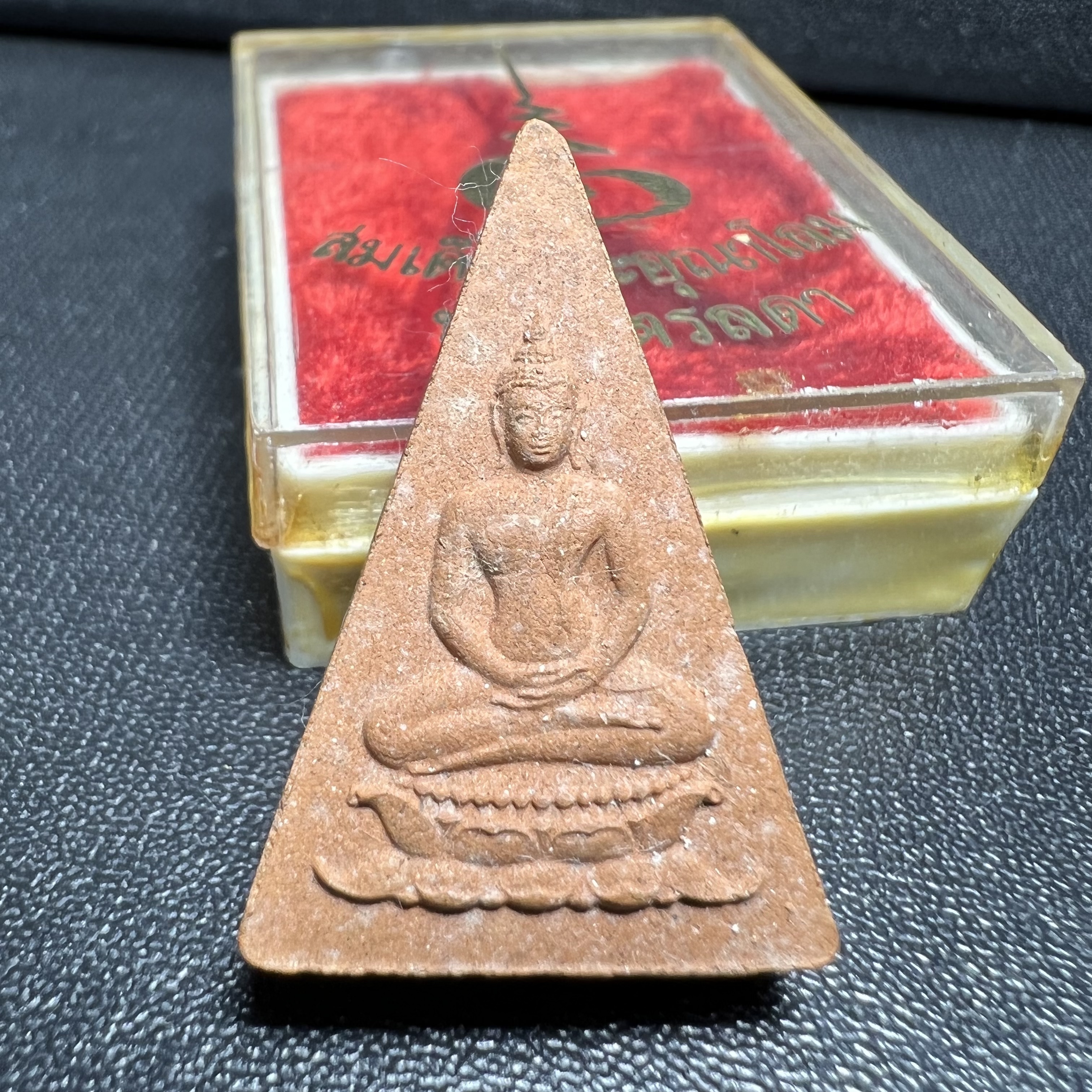 พระสมเด็จอุณาโลมทรงจิตรลดา ปี 2519 วัดบวรนิเวศวิหาร พิมพ์ใหญ่ คมชัดลึก พิมพ์นิยม(สภาพคัดสวยหายาก)อีกหนึ่งวัตถุมงคลในหลวงที่ทรงคุณค่า