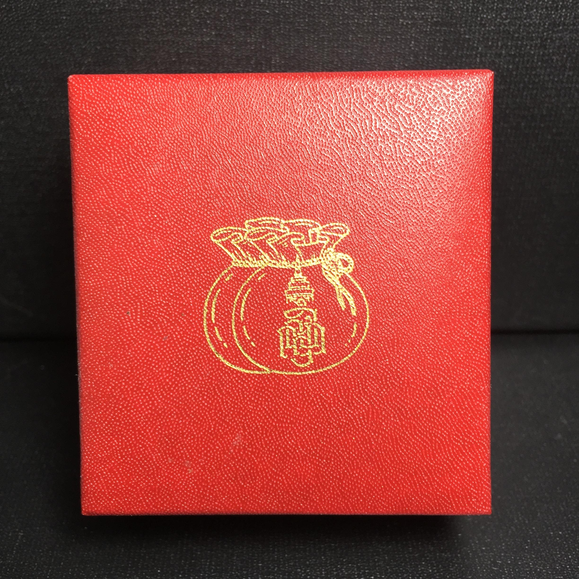 พระกริ่งโภคทรัพย์ วัดบวรนิเวศ ปี2535 เนื้อนวโลหะ(สมเด็จพระญาณสังวร พระสังฆราชสกลมหาสังฆปรินายกเสด็จเททอง)(พระนามมหามงคลพระราชทานให้ อุดมด้วยทรัพย์อันเป็นมงคล อุดมด้วยโชคลาภ และโภคทรัพย์ ดั่งมีถุงเงินถุงทองเก็บโชคลาภสมปรารถนา)(1ใน2500องค์)