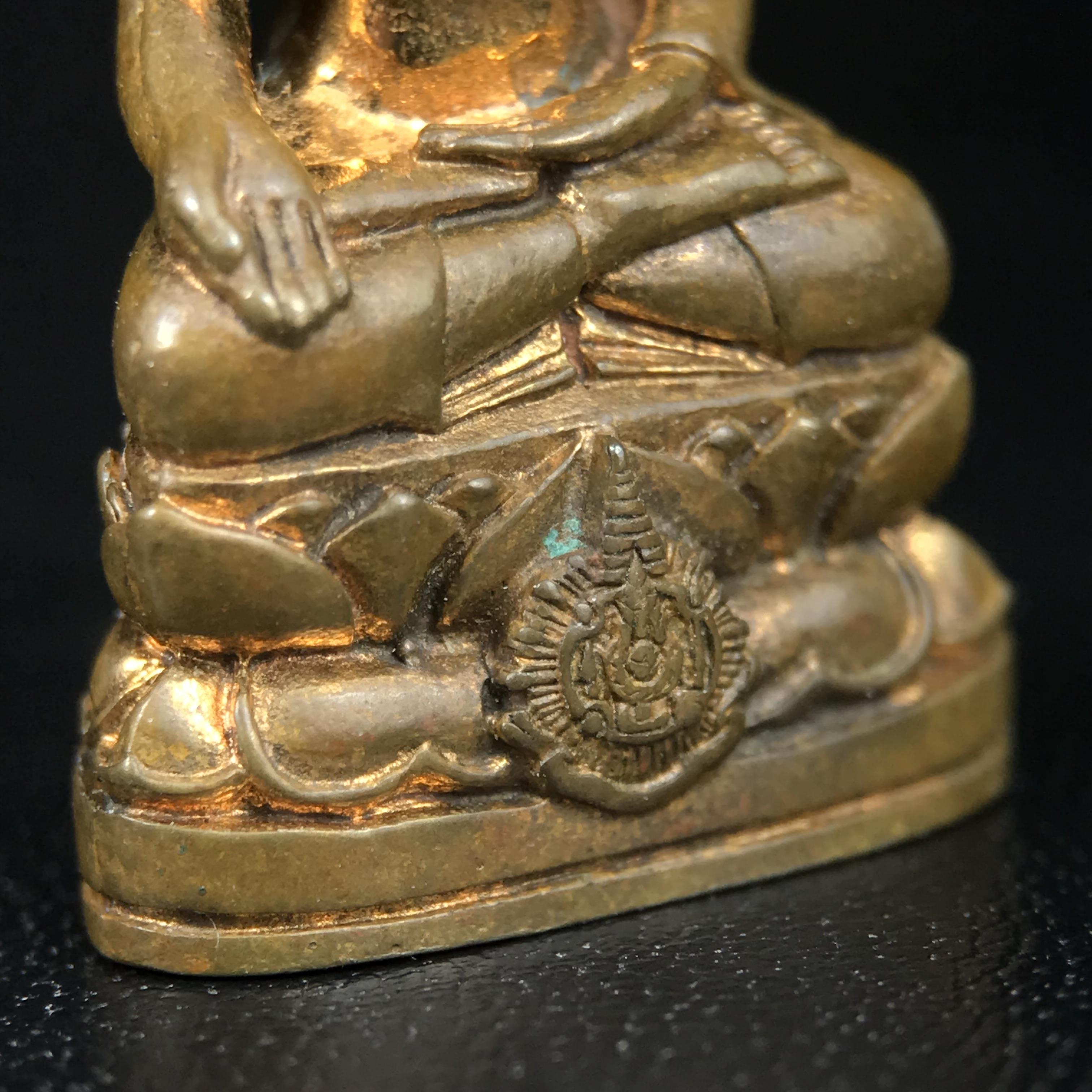 พระกริ่งไพรีพินาศ บรรจุเหล็กไหล ครั้งแรกและครั้งเดียวในประวัติศาสตร์ เฉลิมพระเกียรติ พระบาทสมเด็จพระเจ้าอยู่หัวรัชกาลที่9 พระชนมพรรษา 6 รอบ ปี2542 เนื้อสัมฤทธิ์(บรรจุเหล็กไหล)ดีนอก-ดีใน พิธีใหญ่ มวลสารเด่น (หายาก)