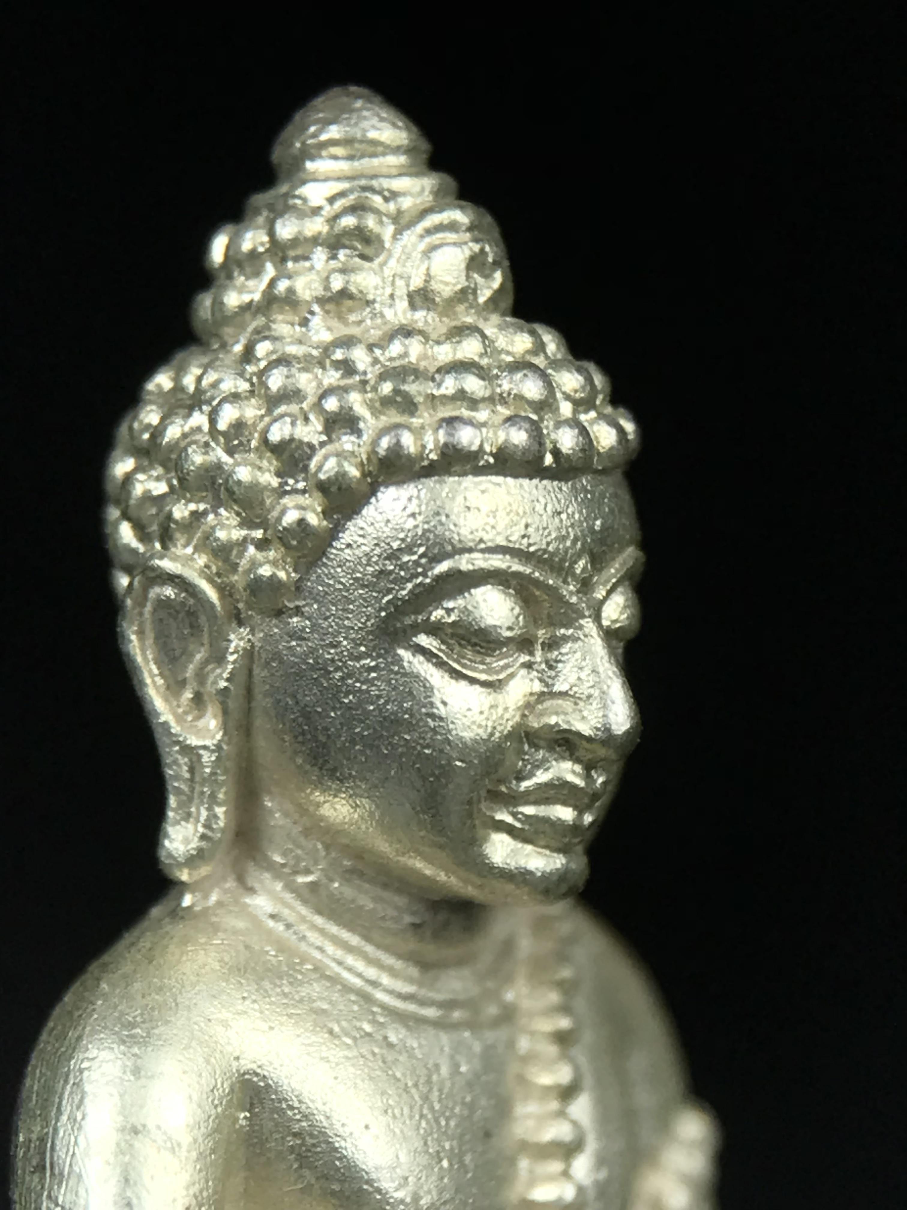 พระกริ่งศิรากาศ ภปร.(พระกริ่งคุ้มเกล้า)วัตถุมงคล"คุ้มเกล้าฯ" มูลนิธิ “คุ้มเกล้า” ในพระบรมราชูปถัมภ์ จัดสร้าง โรงพยาบาลภูมิพล เนื้อเงิน(พิมพ์หน้าไทย)(สภาพผิวขึ้นน้ำทองทั่วองค์สวยมากมาก!!)(ในหลวงรัชกาลที่9เสด็จเททอง)(พิธีใหญ่)(นิยม)