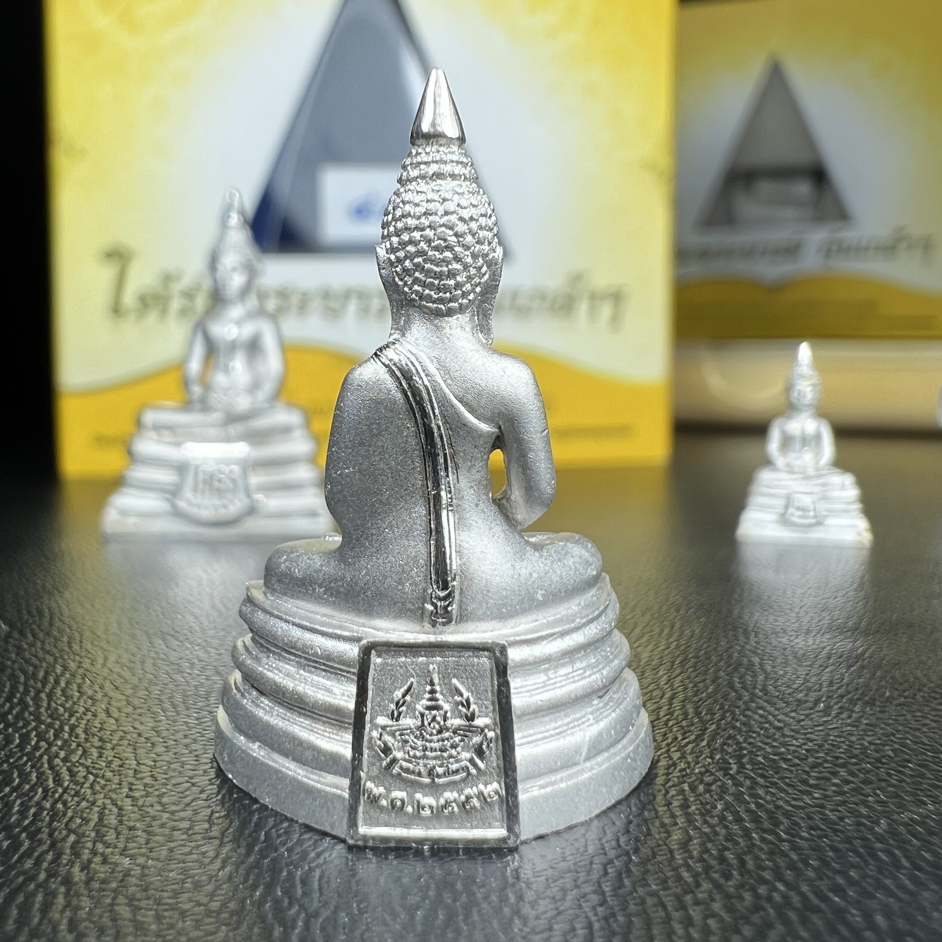 พระพุทธโสธร คุ้มเกล้าฯ ภปร.(ใต้ร่มพระบารมี คุ้มเกล้า) 60ปี รพ.ภูมิพลฯ พ.ศ.2552 เนื้อเงิน ชุบทองคำขาว(ลอยองค์พิมพ์ ใหญ่+กลาง+เล็ก)(1ชุด 3 พิมพ์ ครบทุกแบบที่จัดสร้าง)1 ใน 5000 ชุด ครบชุดหายาก