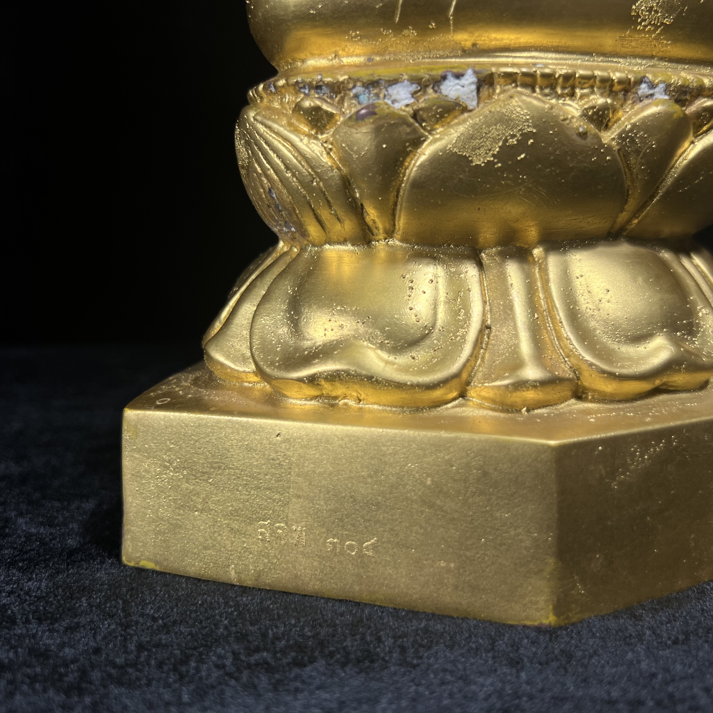 พระบูชาไพรีพินาศ วัดบวรนิเวศวิหาร ปี2538 จัดสร้างโดยสถาบันเทคโนโลยีพระจอมเกล้าพระนครเหนือ พุทธาภิเษก ณ อุโบสถวัดพระแก้ว ขนาดหน้าตัก 5 นิ้ว ทองเหลืองปิดทอง บรรจุแผ่นเงินจารโดยสมเด็จพระสังฆราช (ตอกโค๊ตหมายเลข(สจพ 309) (พระดี พิธีใหญ่)1 ใน 348 องค์ หายาก