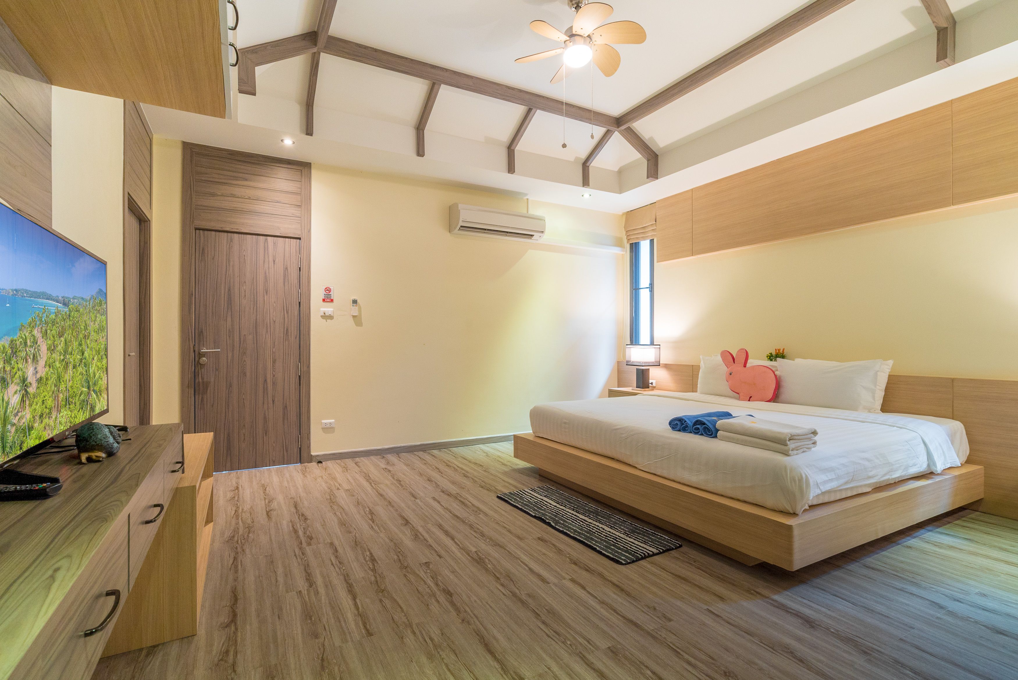 For Rent : Rawai, VIP Luxury Villa 5 Bedrooms 5 Bathrooms, Walk distance to the beach