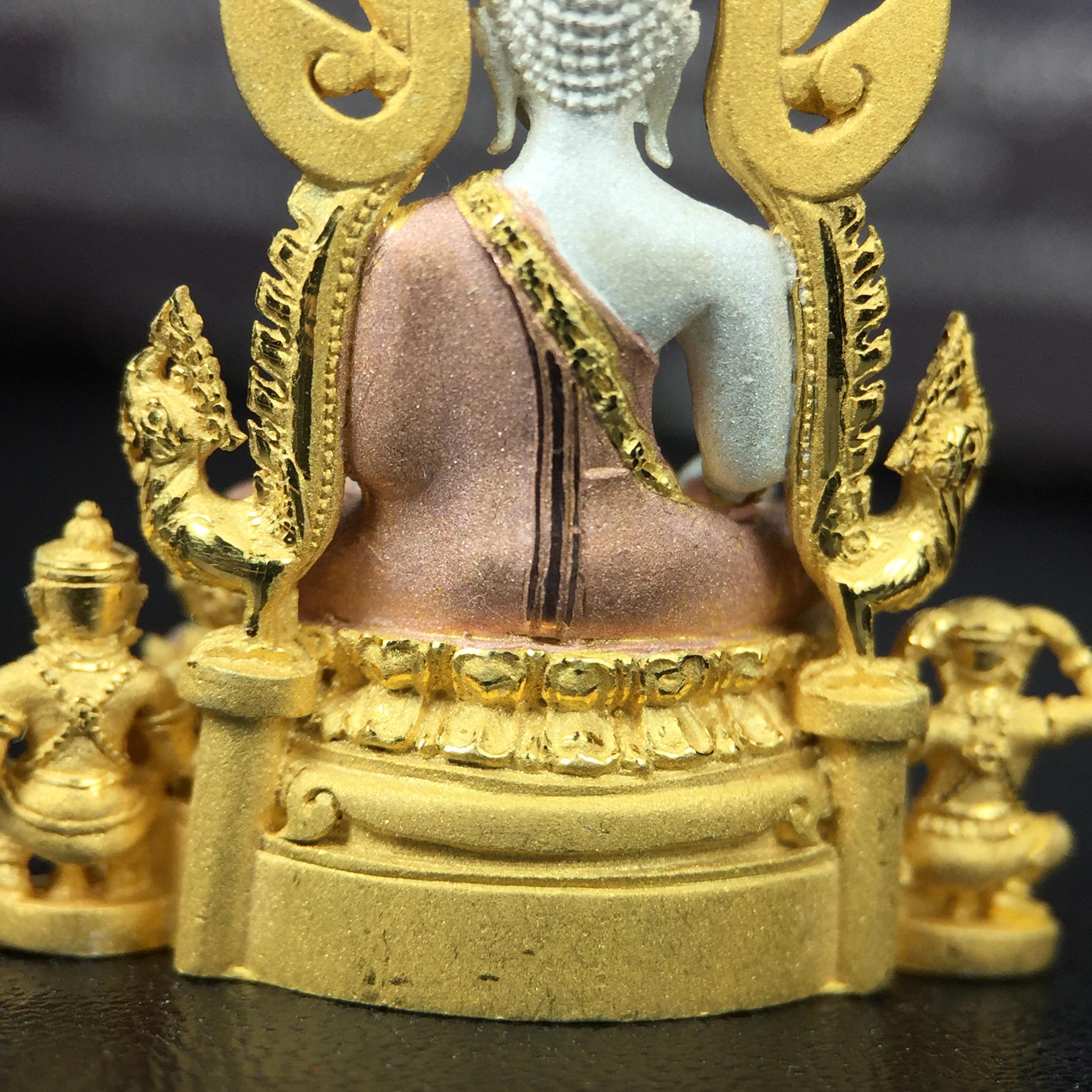 พระพุทธชินราช ภปร. โครงการ "เพราะแผ่นดินนี้ คือ แผ่นดินเกิด" ปี2548(รุ่นแรก) ลอยองค์ หน้าตัก 1/2 นิ้ว เนื้อเงินสามกษัตริย์ พุทธศิลป์งดงามทรงคุณค่า รุ่นยอดนิยม