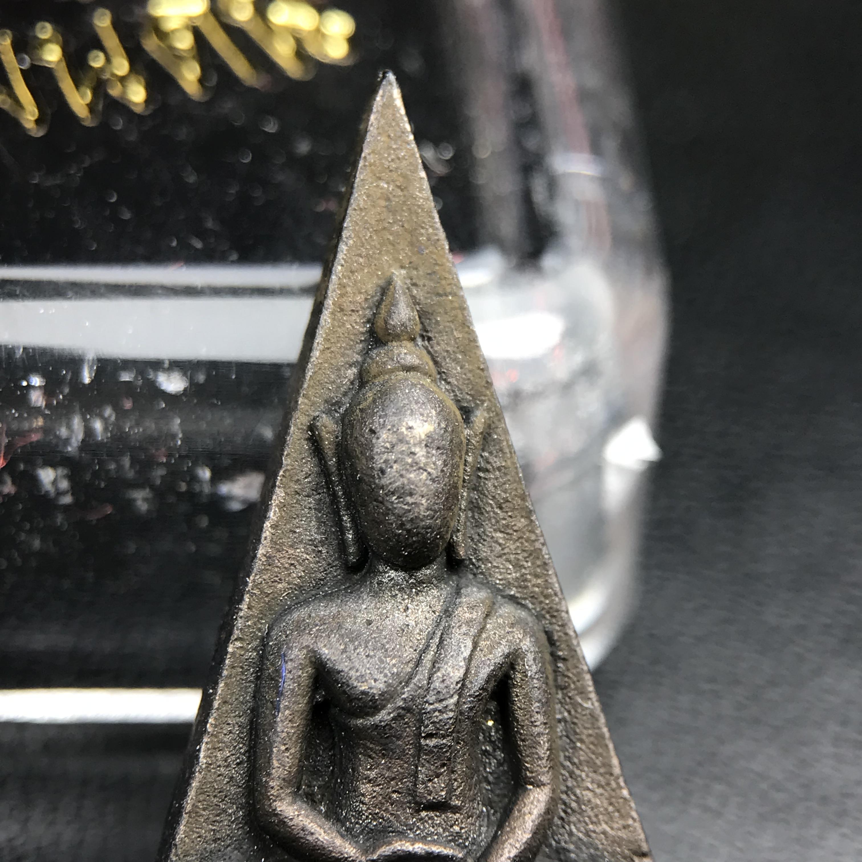 พระกำลังแผ่นดิน (สมเด็จจิตรลดา2) จัดสร้างเฉลิมพระเกียรติ ร.9 ครองราชย์ 50 ปี 2539 เนื้อเงิน(ผิวเดิมกลับดำ รุ้งๆสวย)+เนื้อนวโลหะ(สร้างน้อยหายาก)พร้อมกล่องบรรจุเดิมครบสมบูรณ์(1ใน2539องค์)