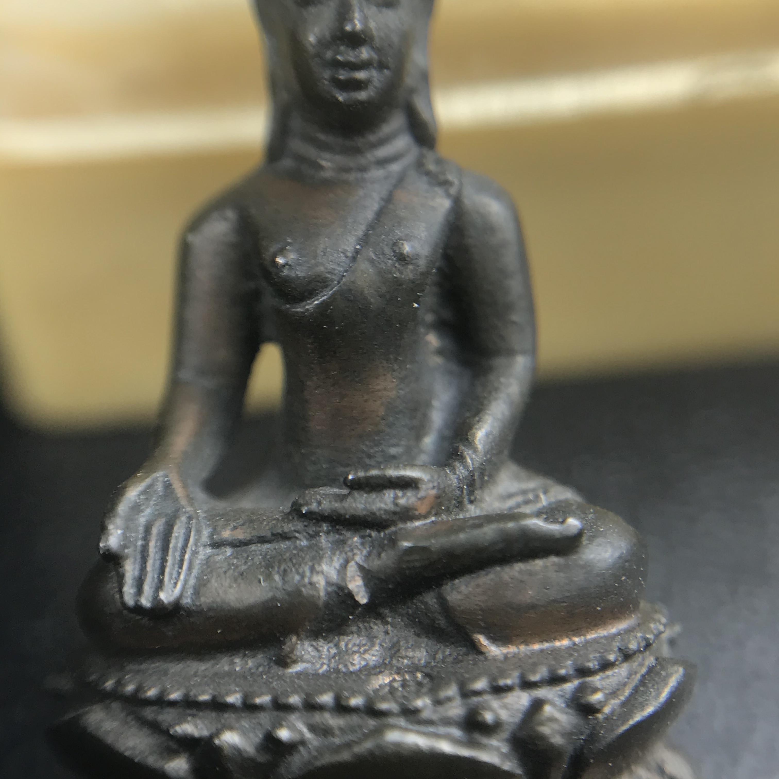 พระกริ่งไพรีพินาศ(รุ่นแรก สมเด็จพระญาณสังวร) วัดเพชรวราราม รุ่นเขาค้อ เนื้อนวโลหะ ตอกโค้ต ปี2520 จ.เพชรบูรณ์(1ใน2309 องค์)