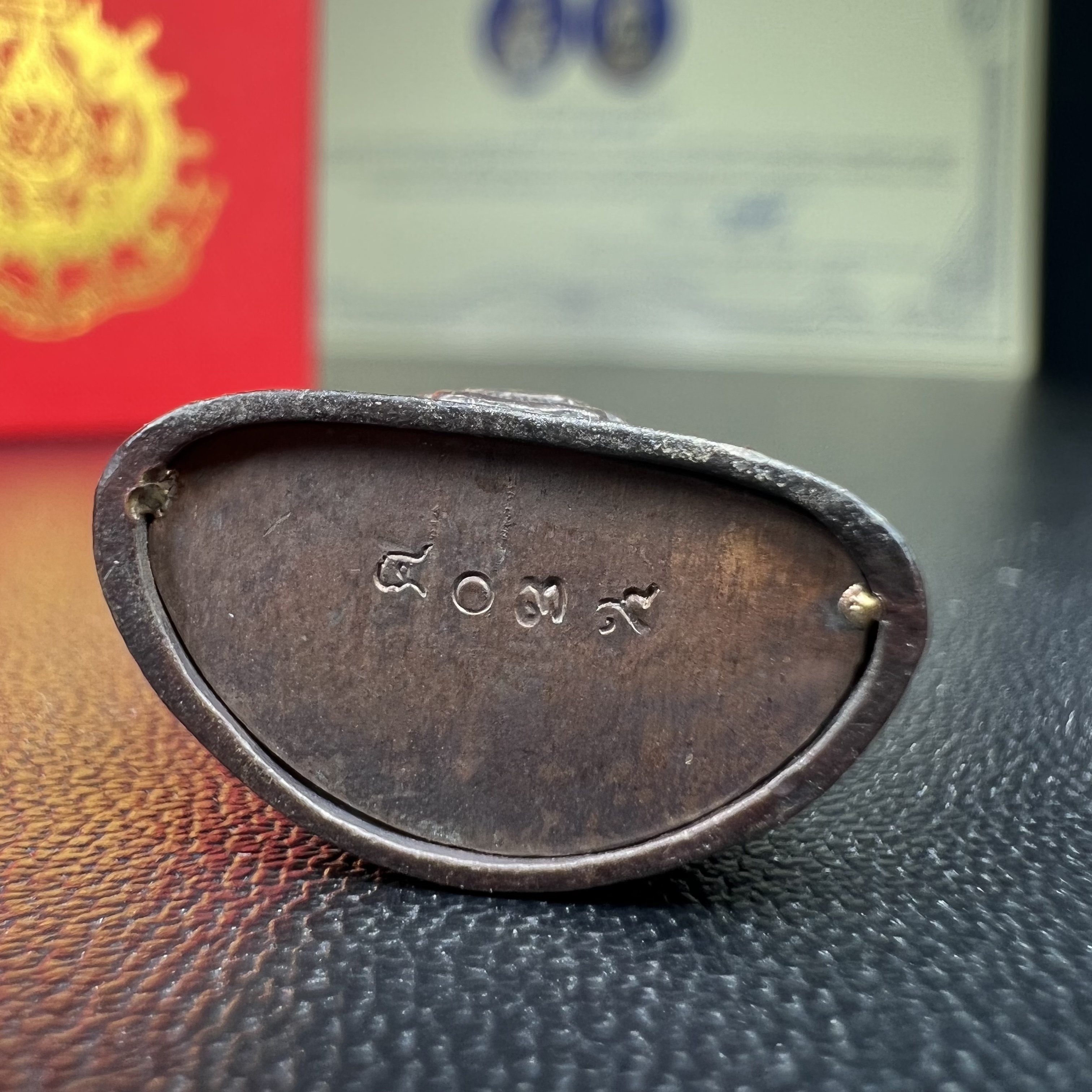 พระกริ่งไพรีพินาศ เฉลิมพระเกียรติ พระบาทสมเด็จพระเจ้าอยู่หัวรัชกาลที่9 พระชนมพรรษา 6 รอบ ปี2542 เนื้อนวโลหะผสมทองคำ(บรรจุเหล็กไหล)ดีนอก-ดีใน***องค์นี้สภาพสวยครบสมบูรณ์ มาพร้อมกล่องเดิมและใบรับรองจากผู้จัดสร้างแบบนี้หายากมาก***