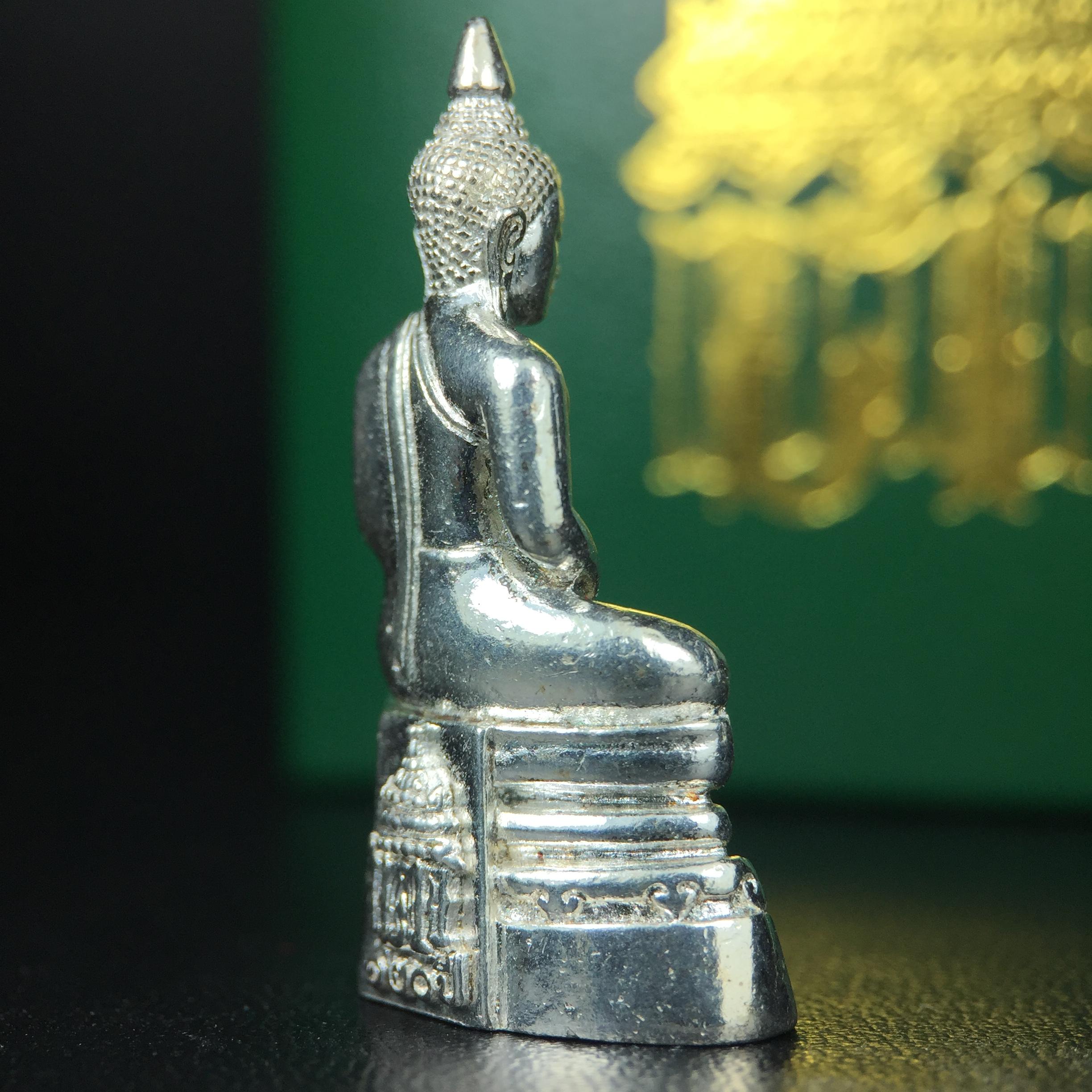 พระพุทธโสธร รุ่น กศก. 120 ปี เนื่องในโอกาสครบ 120 ปี กรมศุลกากร กระทรวงการคลัง จัดสร้าง ปี 2537 เนื้อเงินบริสุทธิ์ 99.9% ผิวขัดเงา(งานบริษัท แพรนด้า จิวเวลรี่)สวยงดงาม ทรงคุณค่า