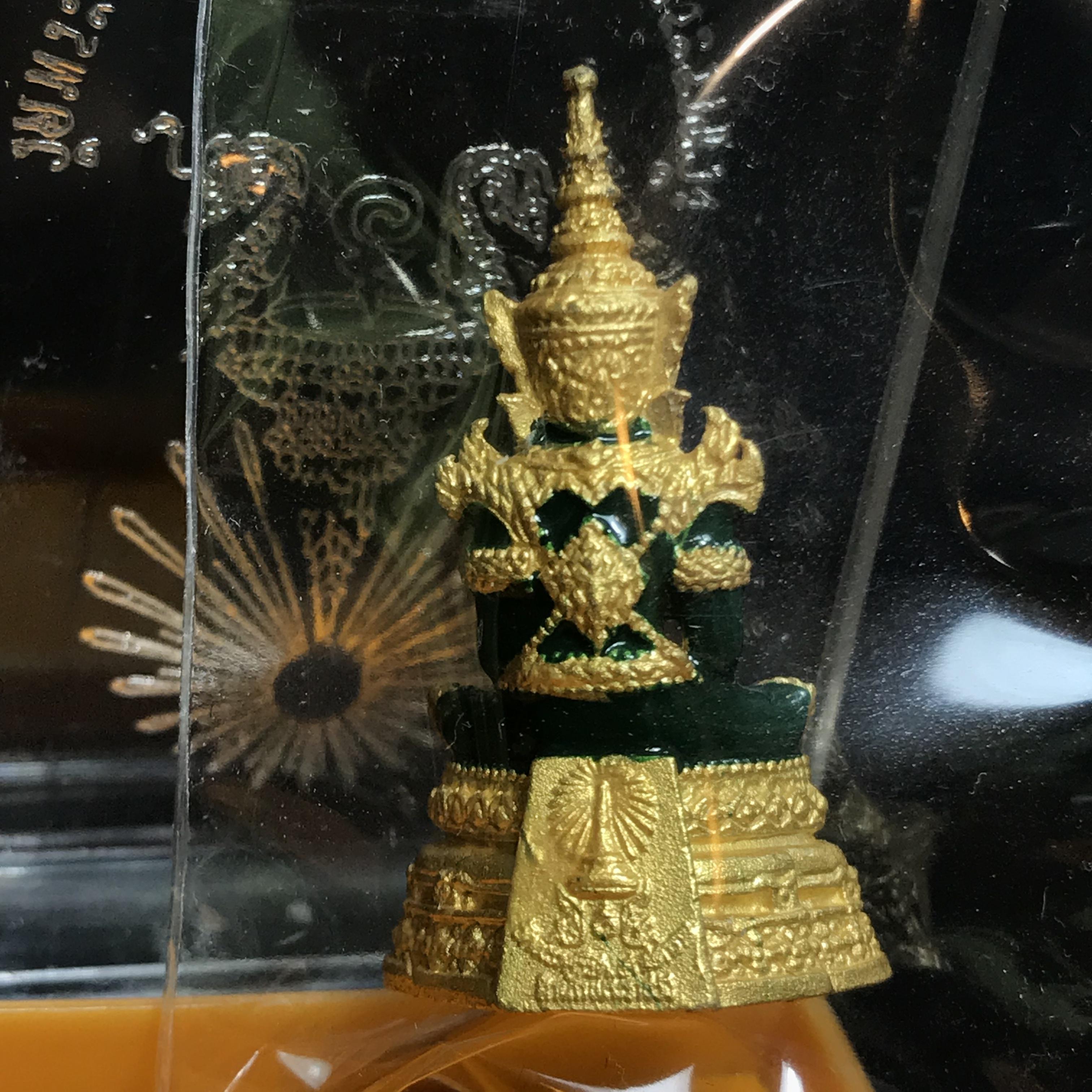 พระพุทธมหามณีรัตนปฏิมากร(พระแก้วมรกต) วัดพระศรีรัตนศาสดาราม สำนักพระราชวัง จัดสร้าง ฤดูร้อน(บรรจุมวลสารใต้ฐาน)