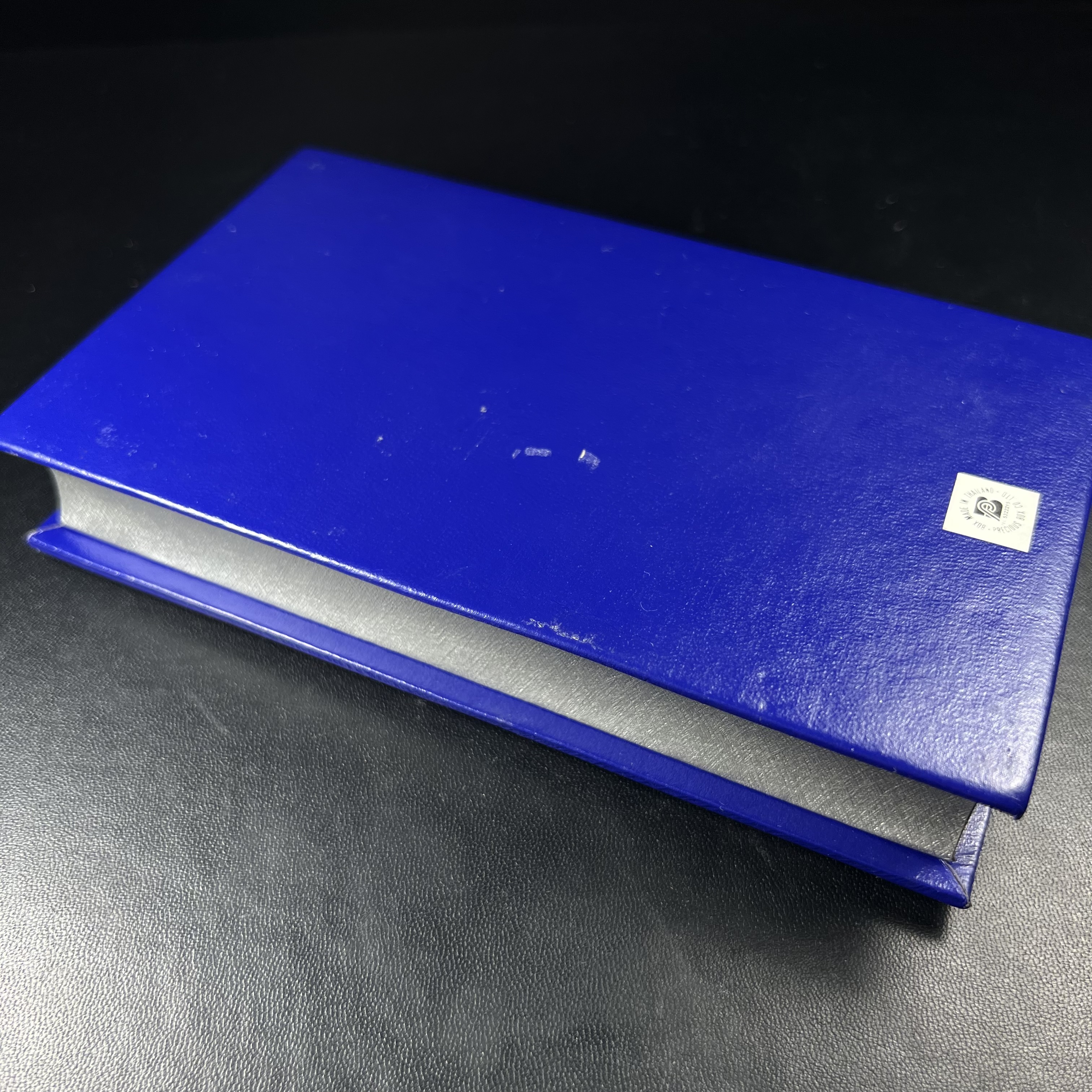 ชุดที่ระลึกครบ 84 ปี โรงพยาบาลจุฬาลงกรณ์ สภากาชาดไทย30พฤษภาคม2541(ในหลวงรัชกาลที่9เสด็จในพิธี)พระดีพิธีใหญ่มวลสารเส้นเกศาในหลวงรัชกาลที่9 ประกอบพิธีพุทธาภิเษกพร้อมกับพิธีพระกริ่งปวเศ ปี2530 วัดบวรนิเวศและวัดพระแก้ว(ชุดพระราชทานบรรจุกล่องแบบพิเศษ ตรา ภปร.)