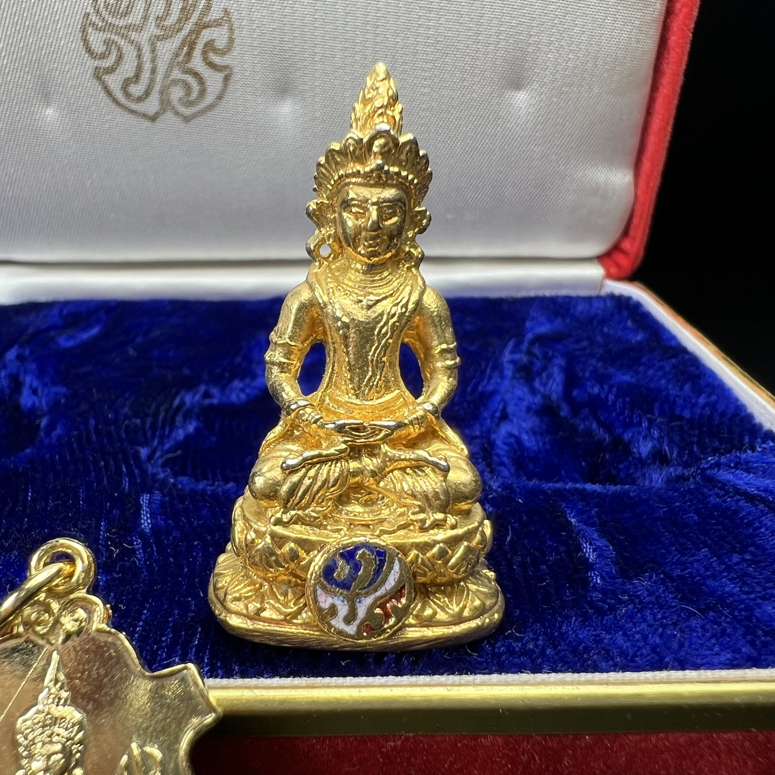 พระไวโรจนะพุทธ(กริ่งธิเบต ภปร.) ท่านเจ้าคุณโพธิ์แจ้ง วัดมังกรกมลาวาส(เล่งเน่ยยี่) ปี 2515(รุ่นแรก) ชุดพิเศษกรรมการ พิธีใหญ่ฉลอง ๑๐๐ปี วัดมังกรกมลาวาส (ในหลวงรัชกาลที่ ๙ ทรงเสด็จเททอง ) หลวงปู่โต๊ะ วัดประดู่ฉิมพลีเมตตาอธิษฐานจิตปลุกเสก (หายากมาก)