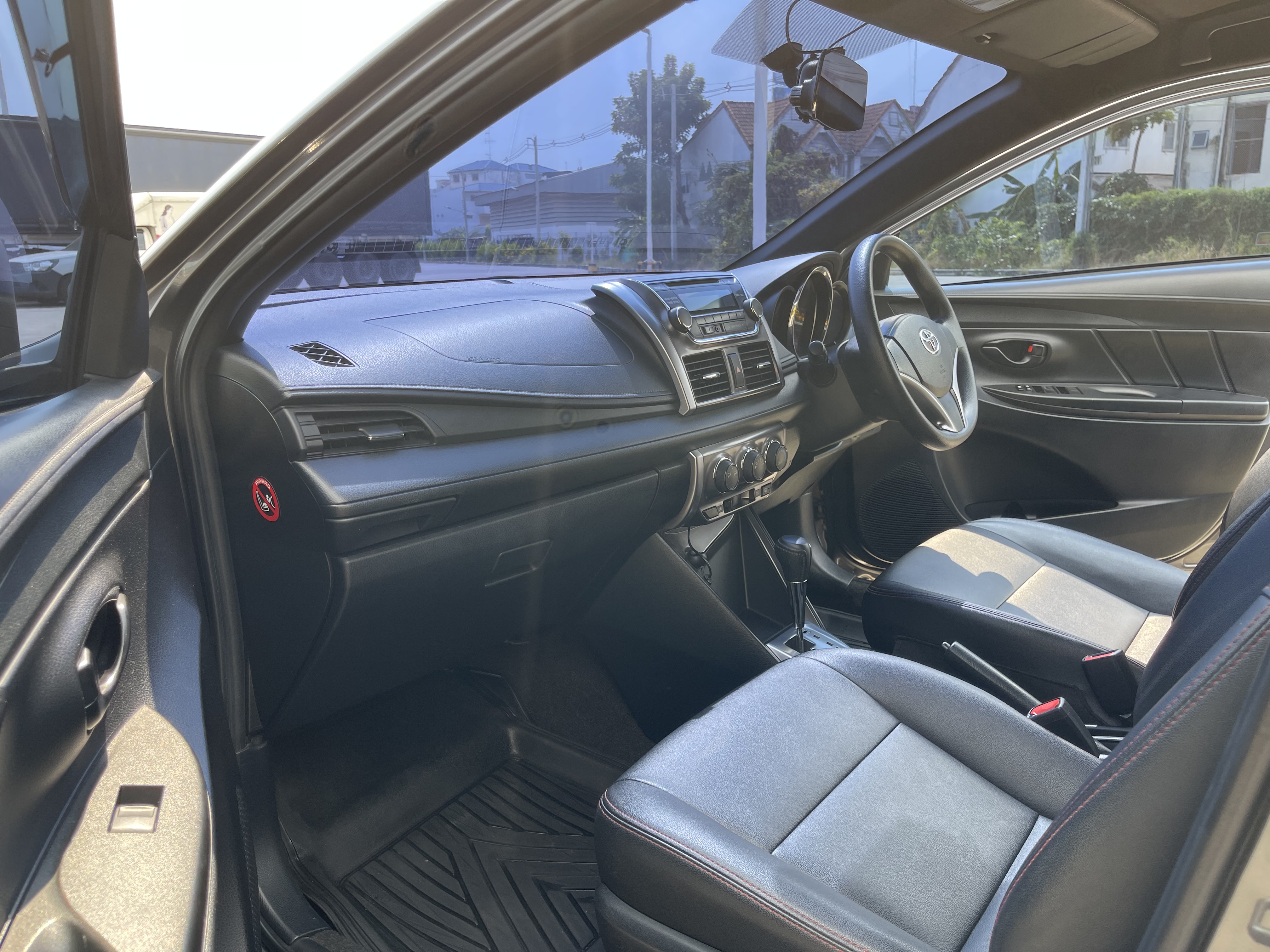 Toyota Yaris 1.2 E At 2017 เทาดำ