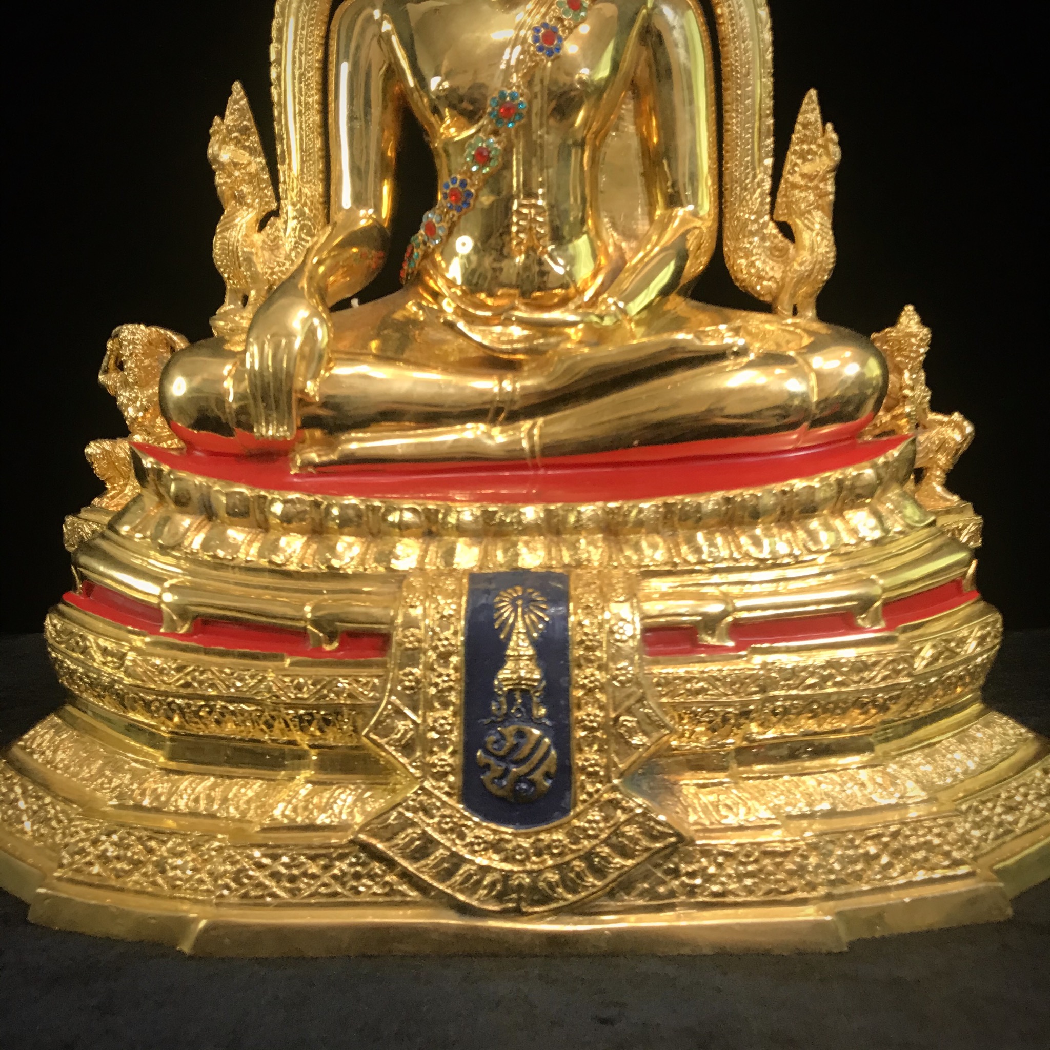 พระพุทธชินราช ภปร. รุ่นปฎิสังขรณ์ ปี2531 หน้าตัก 9นิ้ว กะไหล่ทอง(พร้อมตู้ครอบ) งานลุงจ่าทวีบูรณเขตต์ (สวยหายากนิยม)