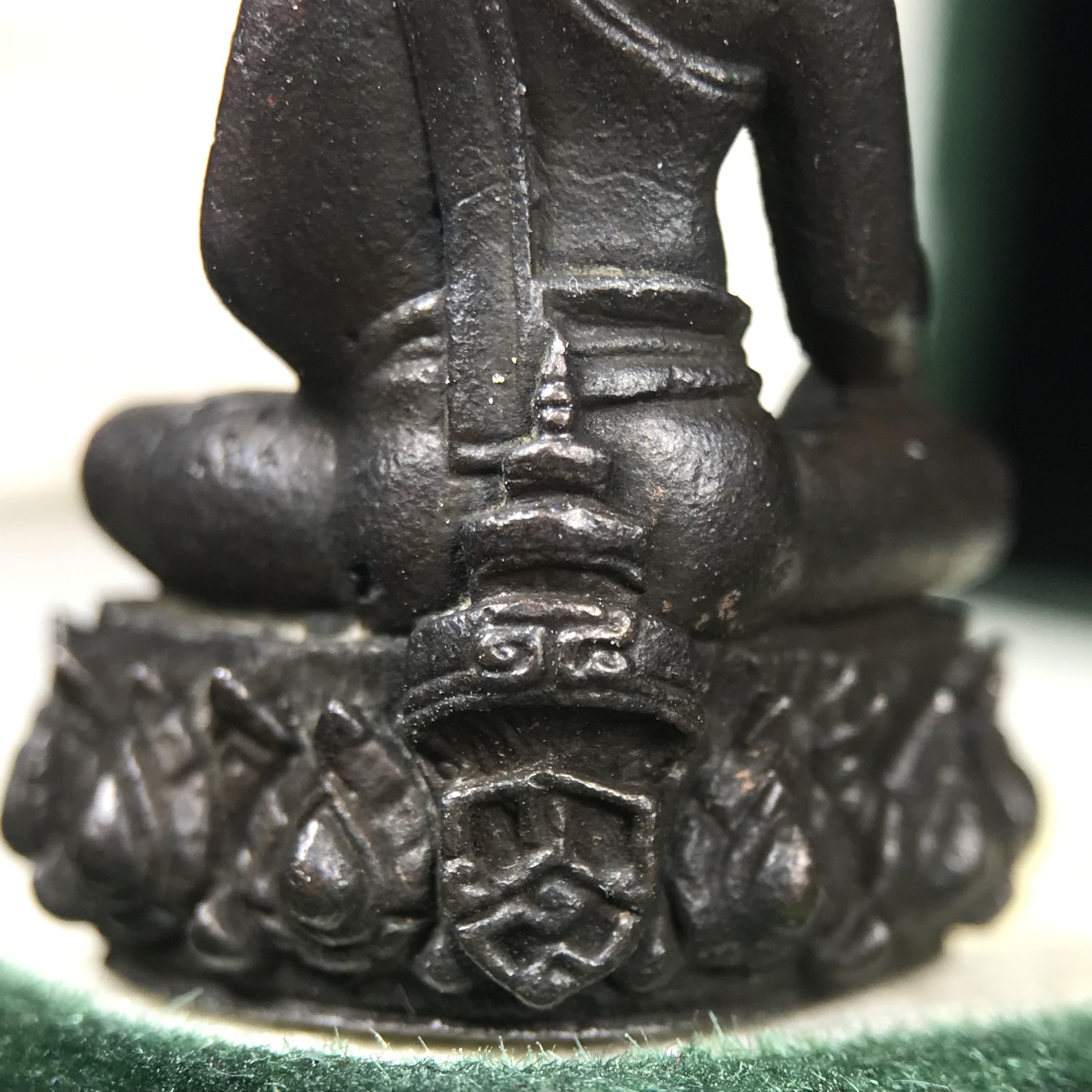 พระกริ่งวาสนา(รุ่นแรก) 80 พรรษา สมเด็จพระสังฆราช (วาสน์) วัดราชบพิธฯ ปี2521 เนื้อนวโลหะ(ตอกโค๊ตพระปิดตา) โดยมีหลวงปู่โต๊ะ วัดประดู่ฉิมพลีร่วมปลุกเสก พร้อมกล่องบรรจุเดิม(รุ่นแรก คอตั้งตรงได้สัดส่วน หายาก)