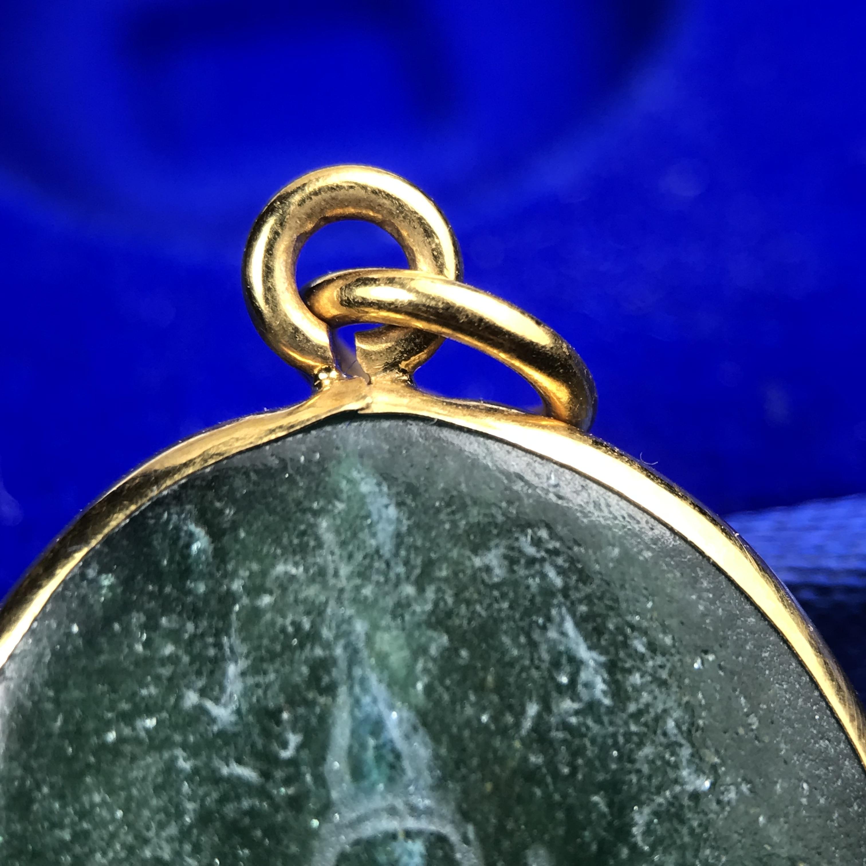 หลวงปู่ทวด วัดพะโคะ จ.สงขลา ปี 2543 เหรียญหยกรูปไข่(เลี่ยมทองคำ) ขนาด 2.2 x 2.5 ซม. ด้านหลังแผ่นโค๊ตทองคำ สร้างโดยสมาคมชาวเพชรบุรี “สมเด็จเจ้าพะโคะหลวงปู่ทวดเหยียบน้ำทะเลจืด” ครั้งแรกแห่งประวัติศาสตร์(สวยงามเป็นของล้ำค่าหายากมาก)สภาพสวยสมบูรณ์