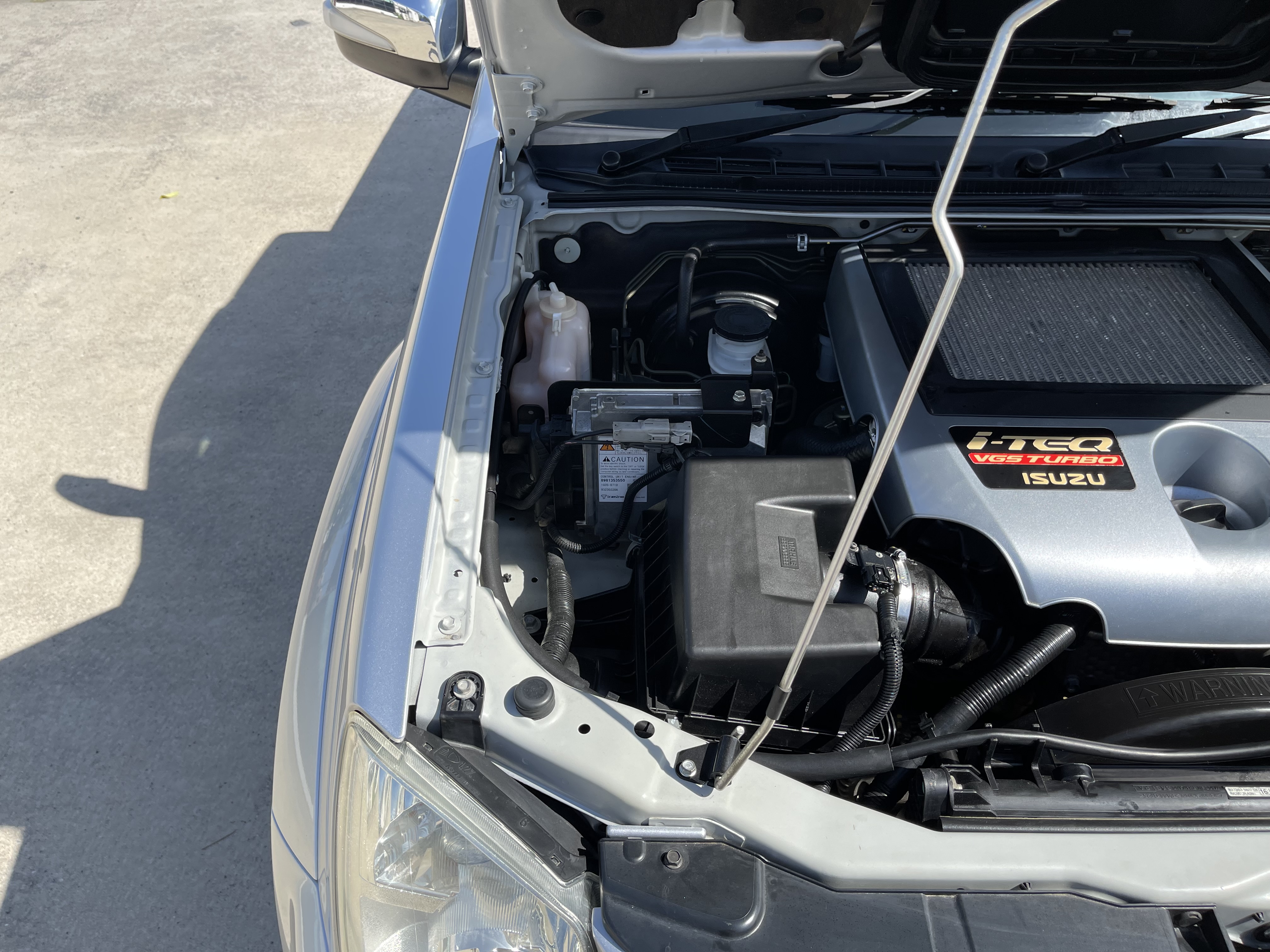 Isuzu Dmax Cab Hilander 3.0 Vgs Abs Airbag 2010 เงิน