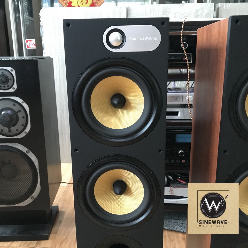 ลำโพง ยี่ห้อ B&W รุ่น 684 สีวอลนัท