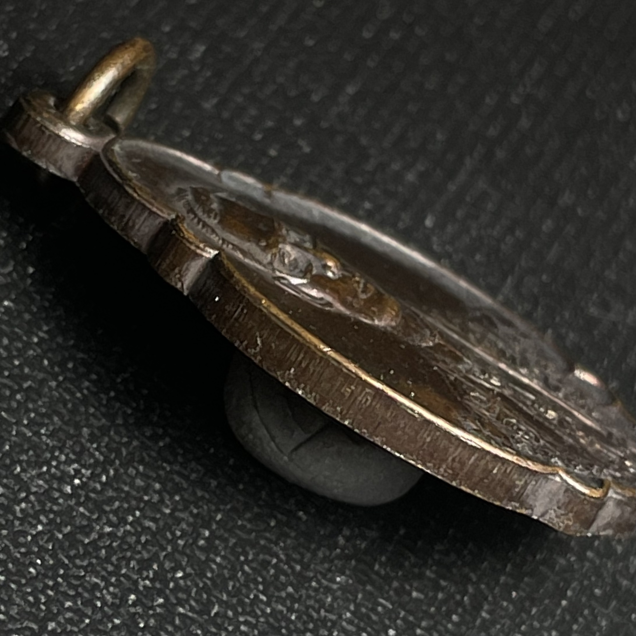 เหรียญ ร.9 ทรงเฉลิมพระชนมพรรษาครบ 4 รอบ ปี2518 เนื้อทองแดง(พิธีใหญ่)(รุ่นยอดนิยม เหรียญหลักที่ต้องมี เกจิดังในยุคร่วมปลุกเสก)