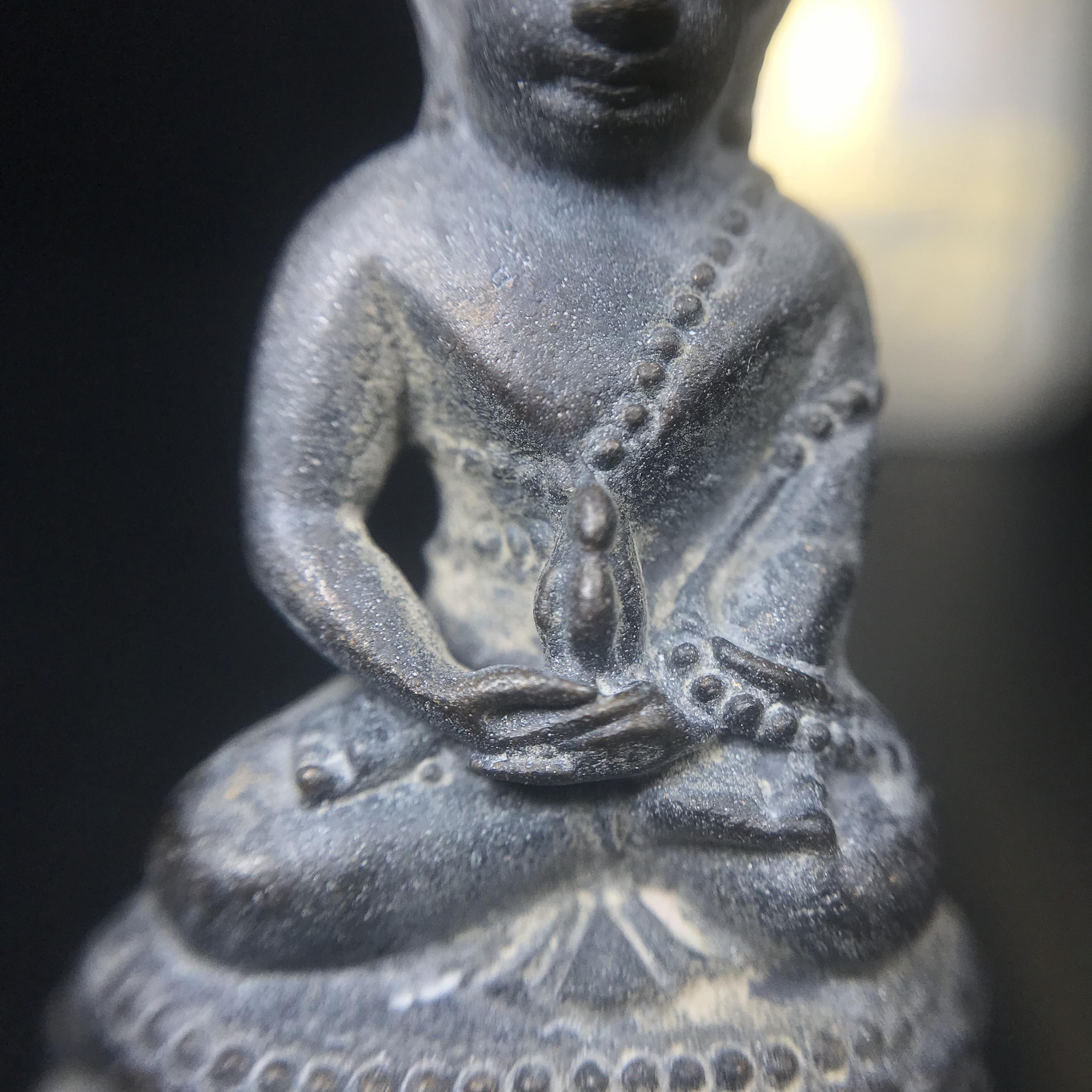 พระกริ่งชินบัญชรฉลองพระชันษา 100 ปี สมเด็จพระญาณสังวร วัดบวรนิเวศวิหาร ปี 2556 เนื้อนวโลหะผสมทองคำก้นทองแดง พิธีใหญ่ มวลสารเด่น นิยม(1 ใน 2556 องค์)