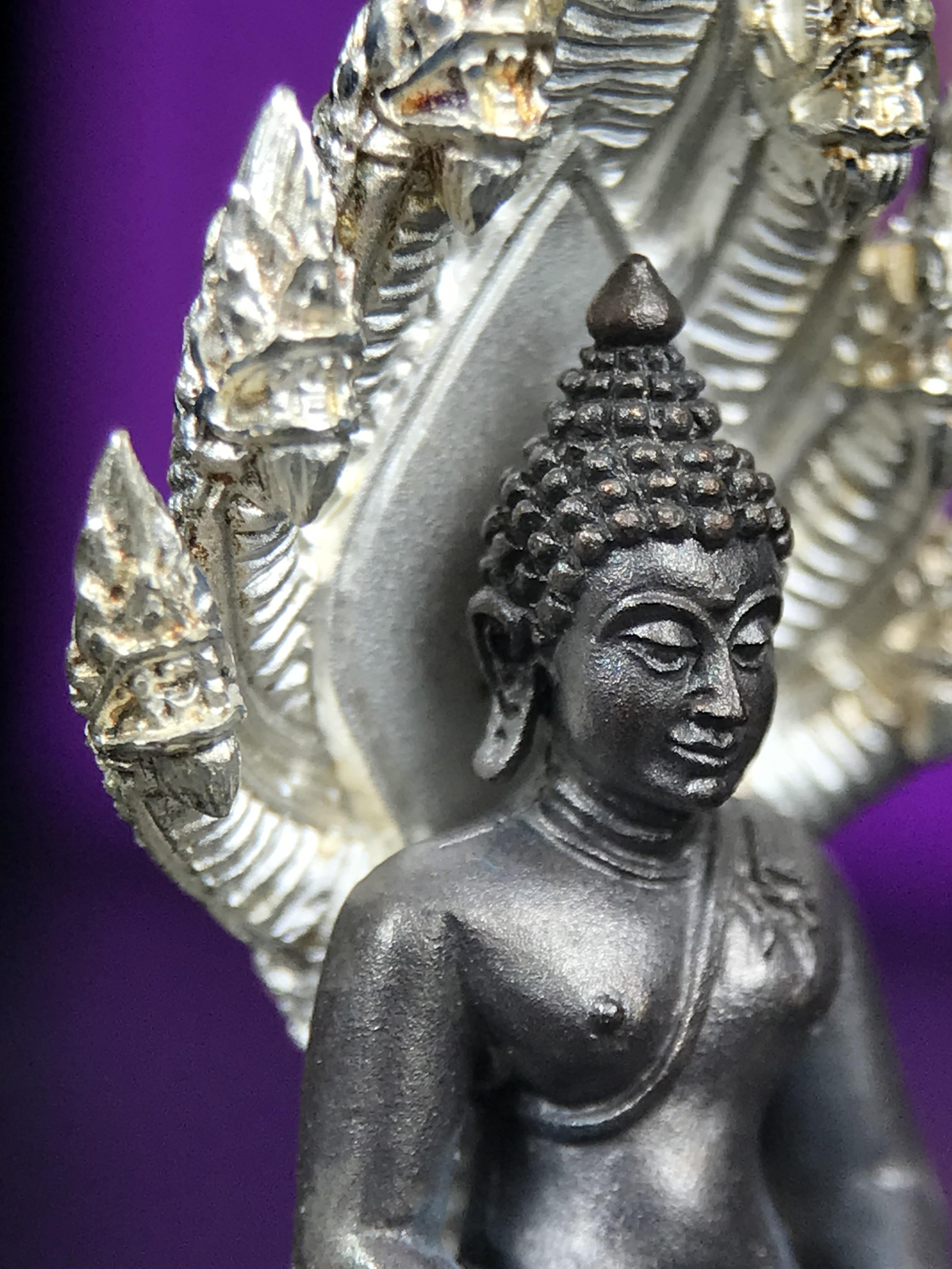 พระนาคปรก สธ. รุ่นสร้างพระอุโบสถเฉลิมพระเกียรติ 4 รอบ 84 พรรษา สมเด็จพระเทพรัตนราชสุดาฯ วัดบวรนิเวศวิหาร ปี 2543 พิมพ์ใหญ่ องค์พระเนื้อนวโลหะ ฐานนาคปรกเนื้อเงิน(สภาพ สวย )พิธีใหญ่ พุทธศิลป์งดงาม หายาก(องค์หมายเลขสวย ๒๖๖) (1 ใน 1999 องค์)