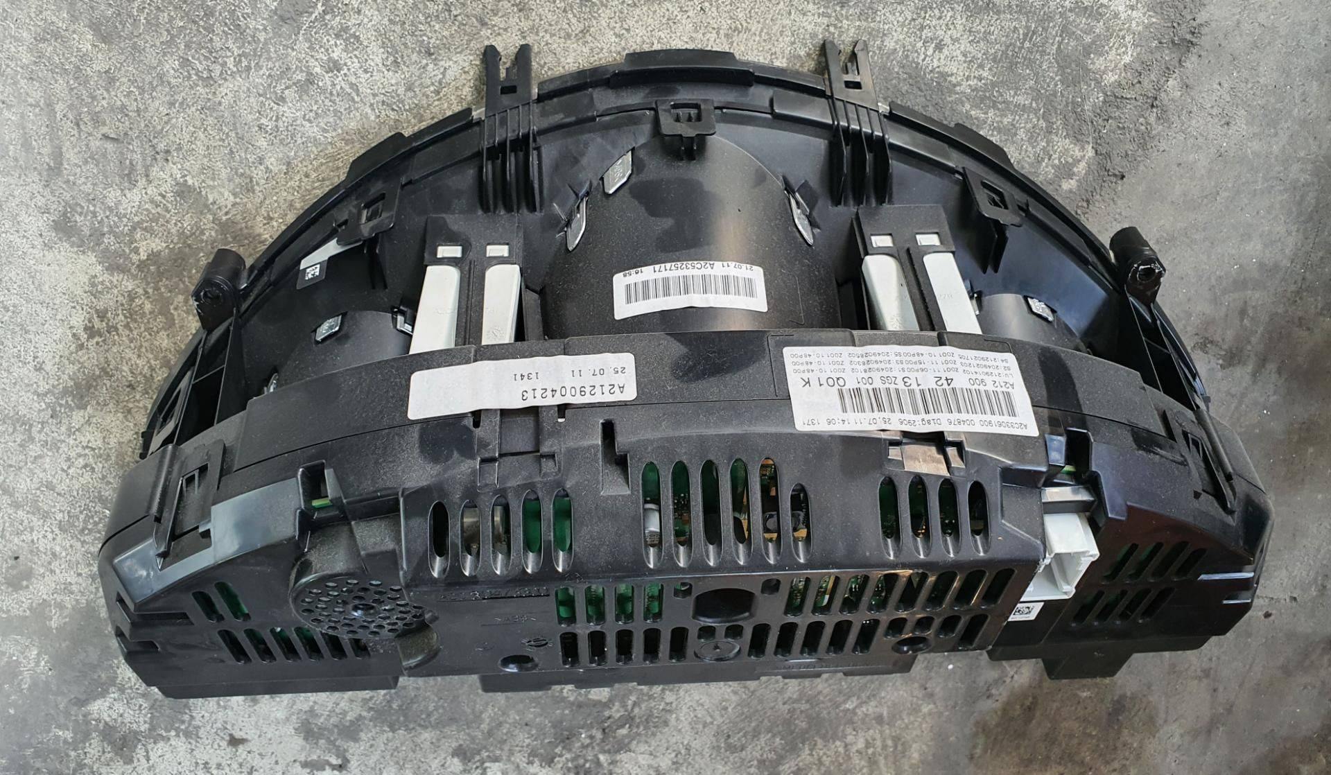 เรือนไมล์จอสี BENZ W207