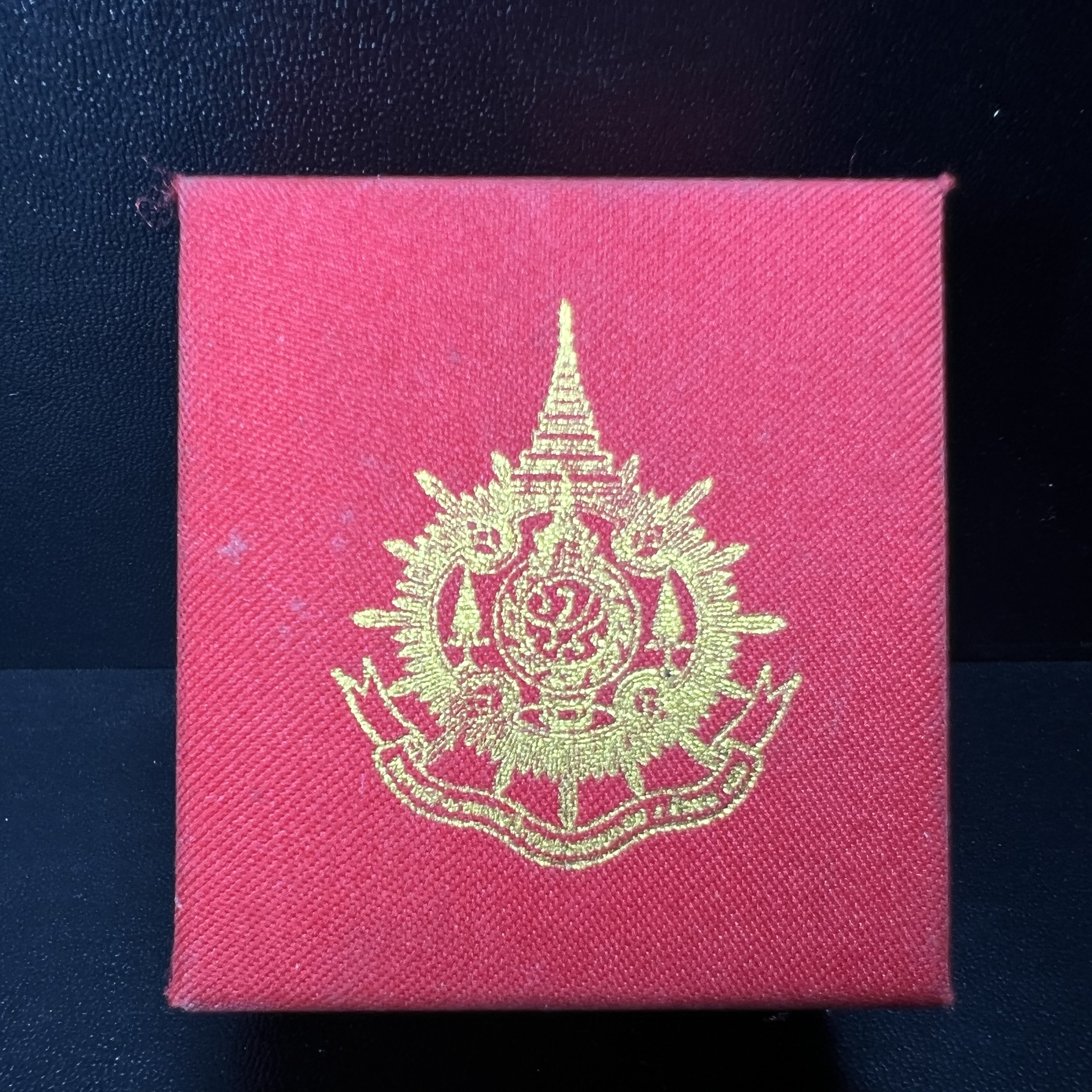 พระกริ่งไพรีพินาศ เฉลิมพระเกียรติ พระบาทสมเด็จพระเจ้าอยู่หัวรัชกาลที่9 พระชนมพรรษา 6 รอบ ปี2542 เนื้อนวโลหะผสมทองคำ(บรรจุเหล็กไหล)ดีนอก-ดีใน