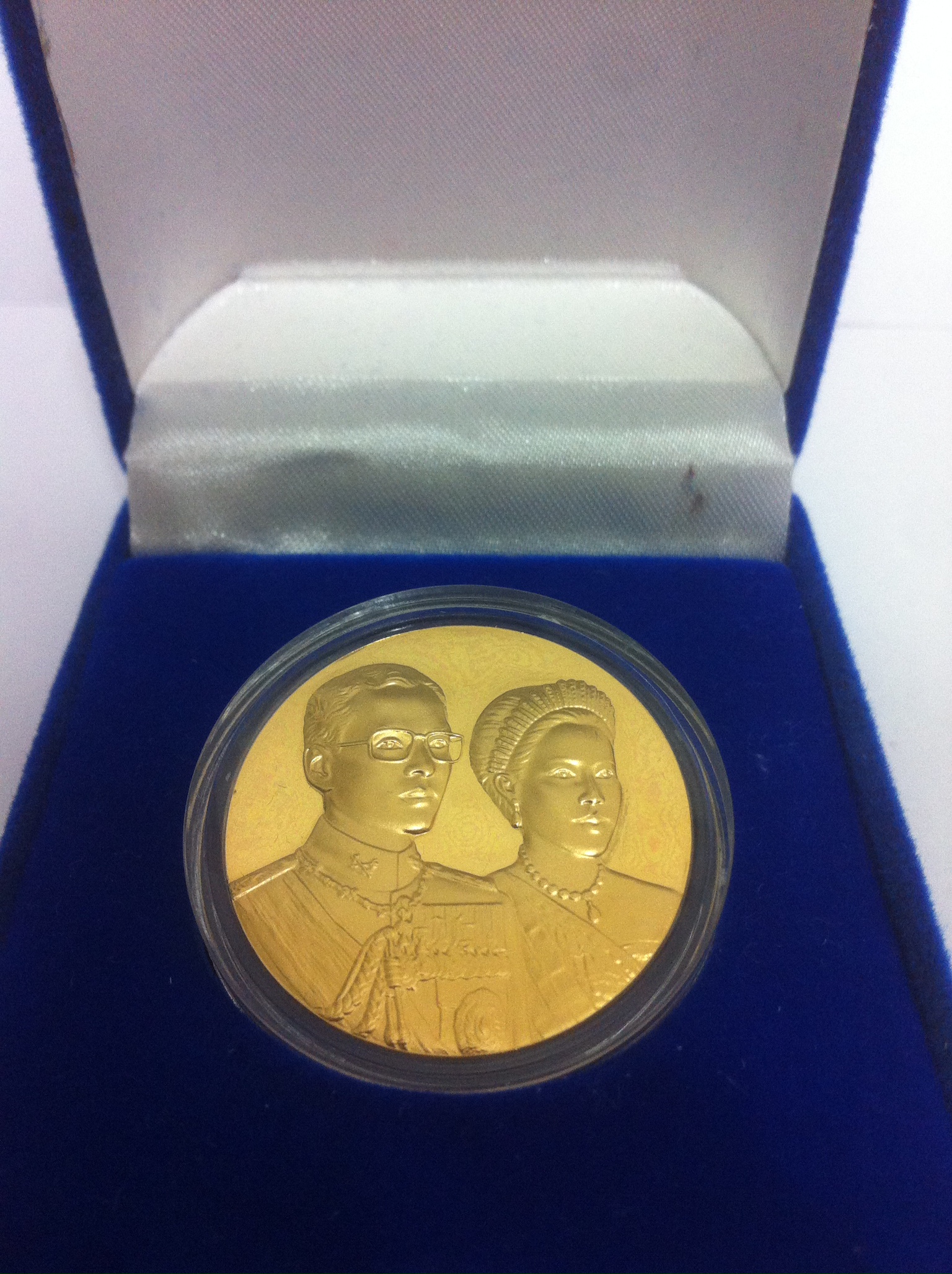 เหรียญสองพระองค์ พระราชทาน